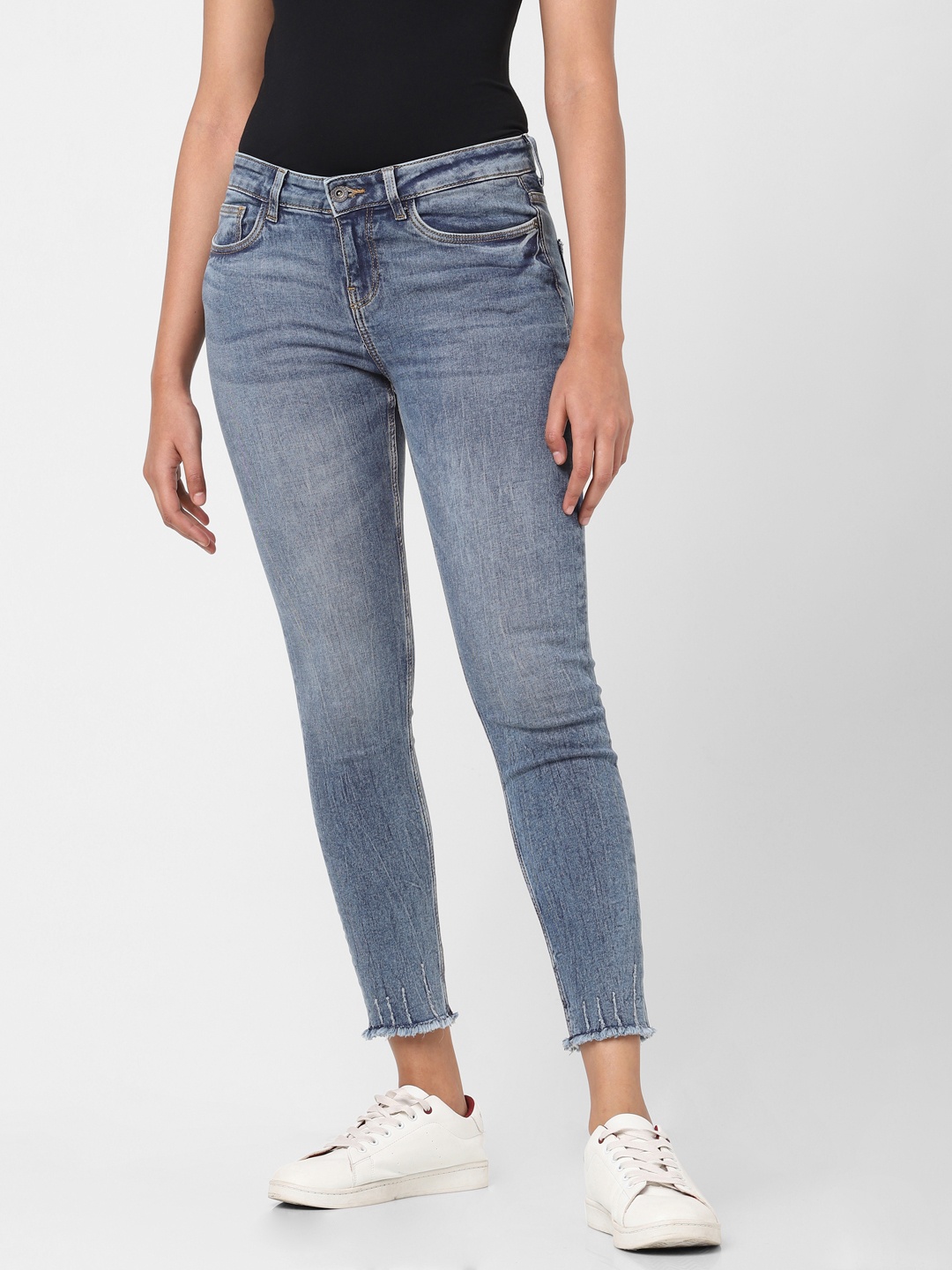 

Vero Moda Women Blue Skinny Fit Low Distress Light Fade Ankle Length Stretchable Jeans