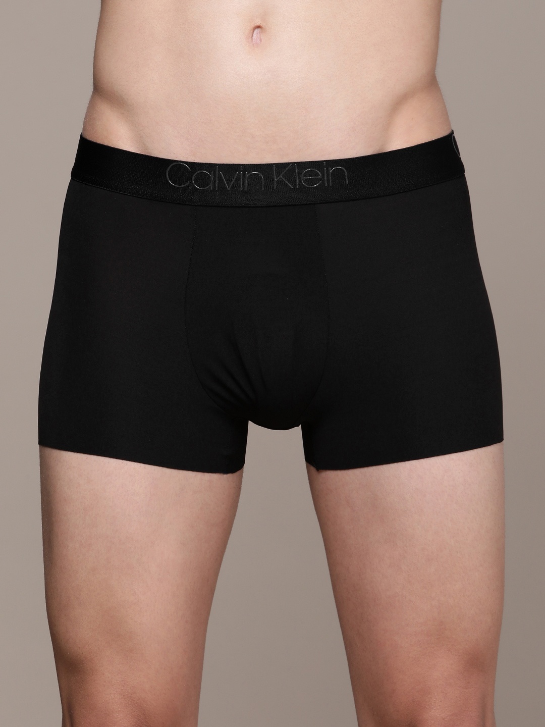 

Calvin Klein Underwear Men Black Solid Trunks - NB3098UB1