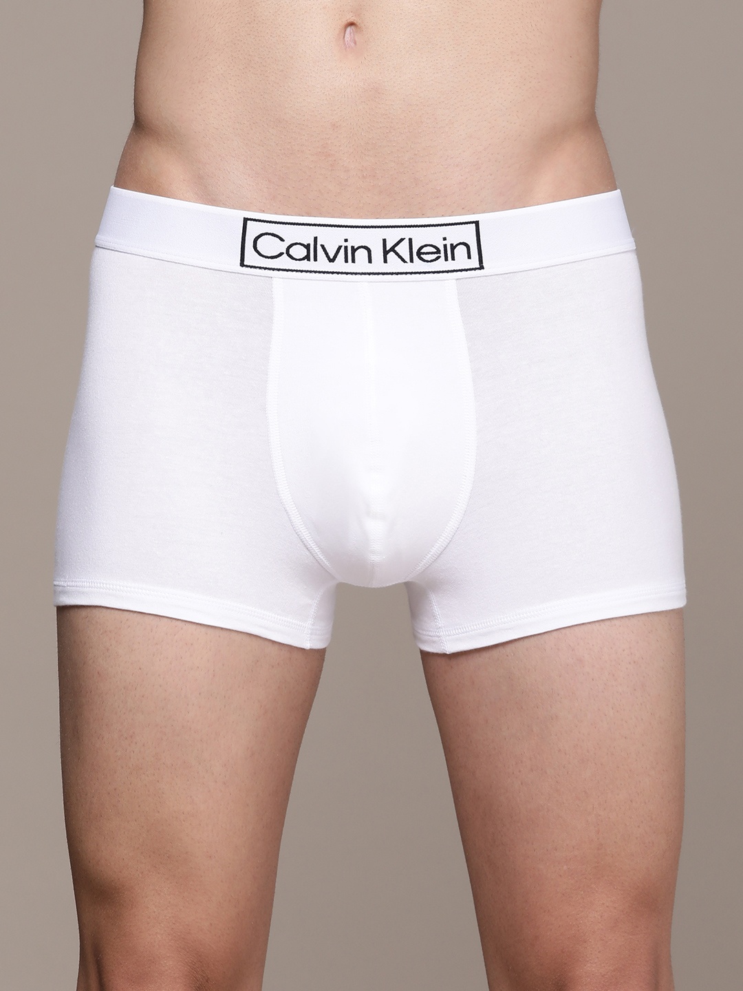 

Calvin Klein Underwear Men White Solid Trunks - NB3083100