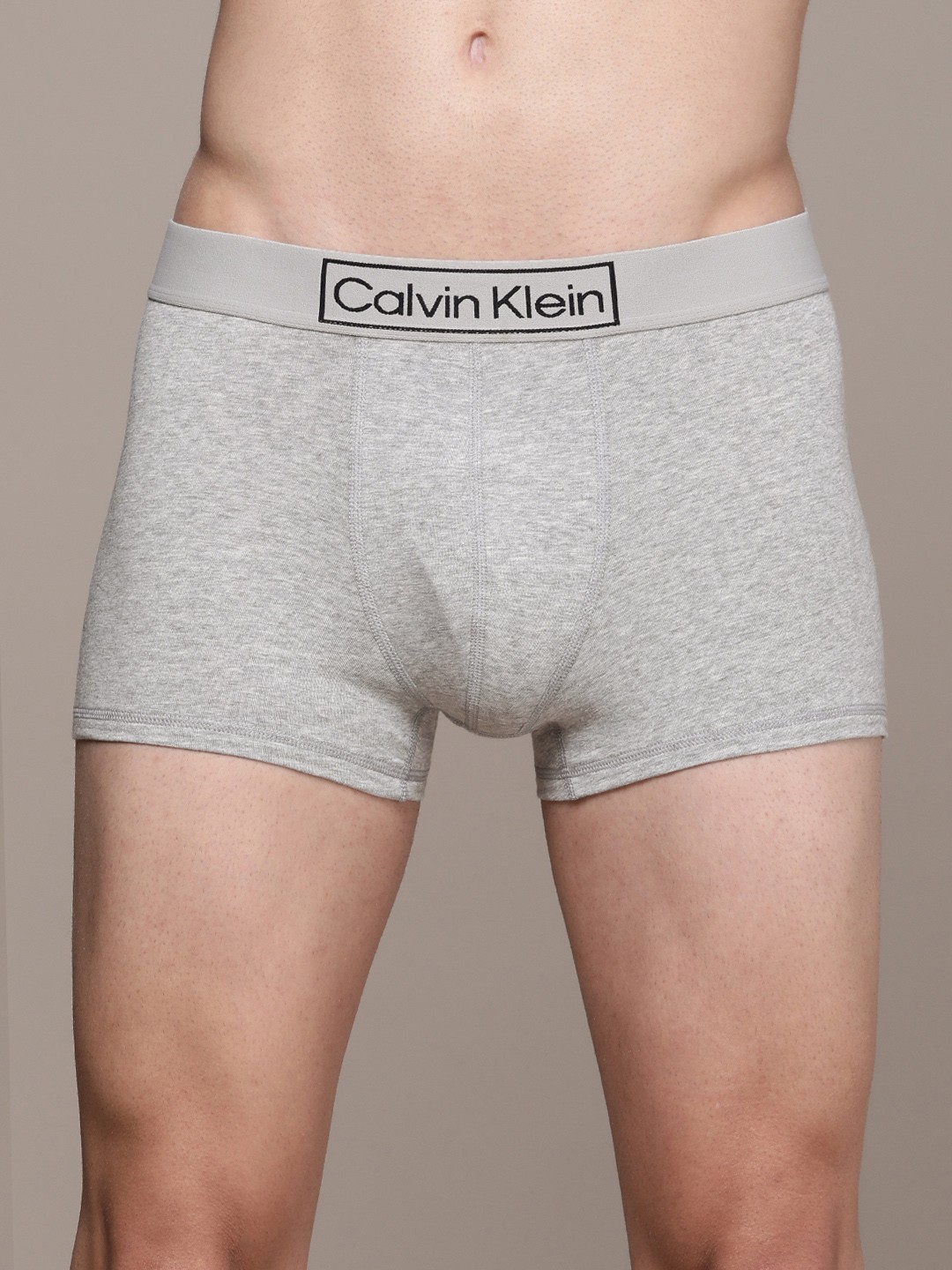 

Calvin Klein Underwear Men Grey Solid Trunk NB3083P7A