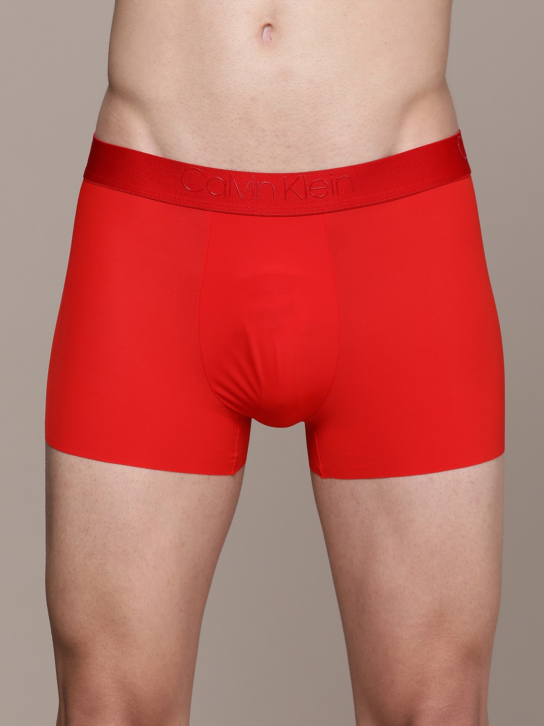 

Calvin Klein Underwear Men Red Solid Trunk NB3098XNL