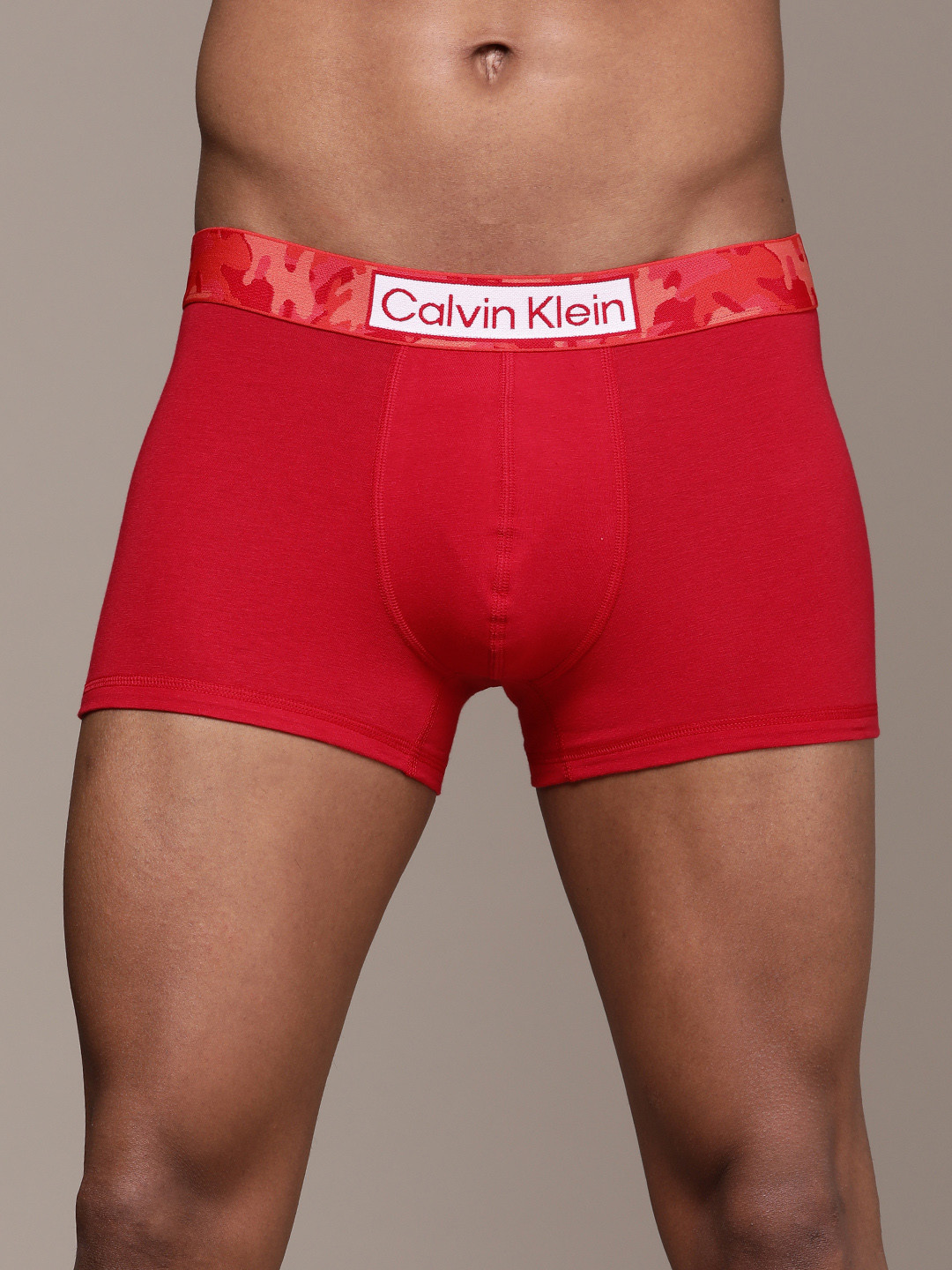 

Calvin Klein Underwear Men Berry Typographic Printed Trunk NB3140XMD, Red