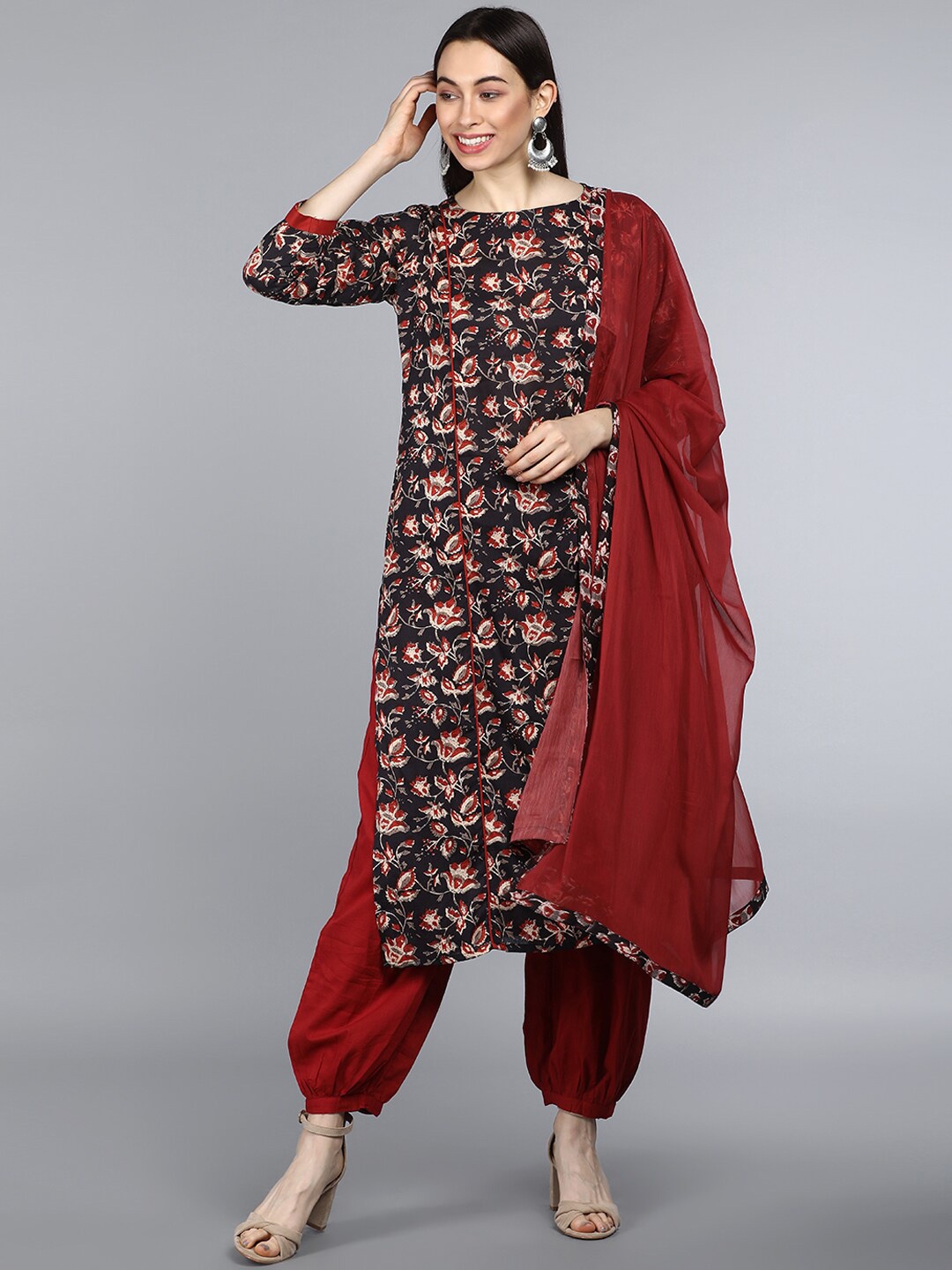 

AHIKA Women Black Floral Printed Pure Cotton Kurta with Dhoti Pants