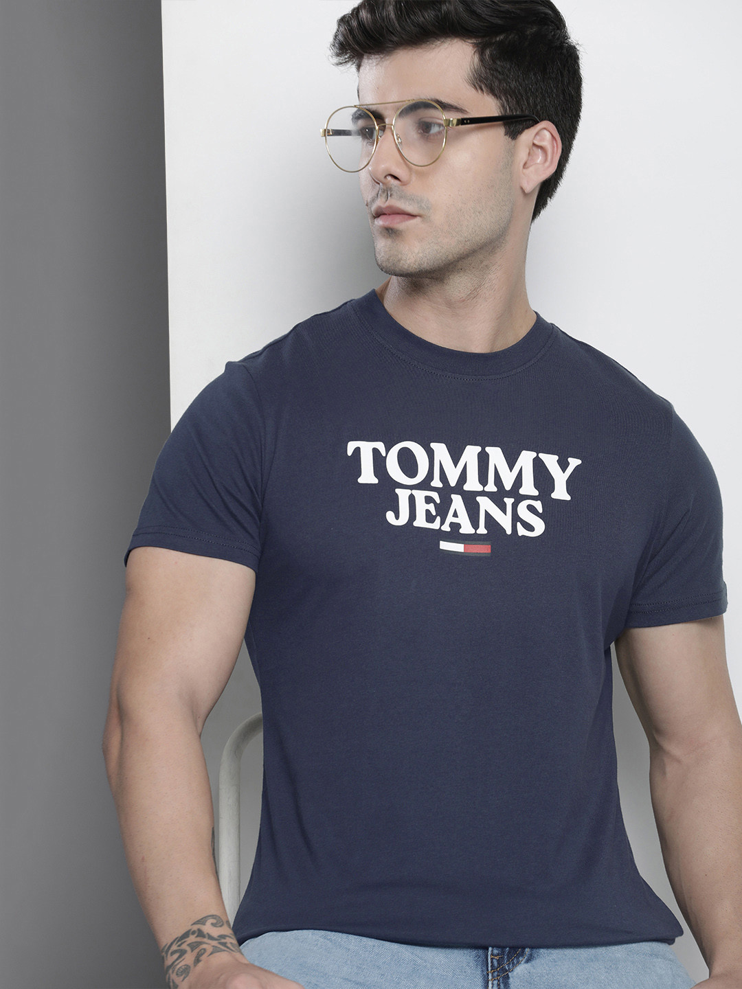 

Tommy Hilfiger Men Navy Blue Brand Logo Printed Pure Cotton Slim Fit T-shirt