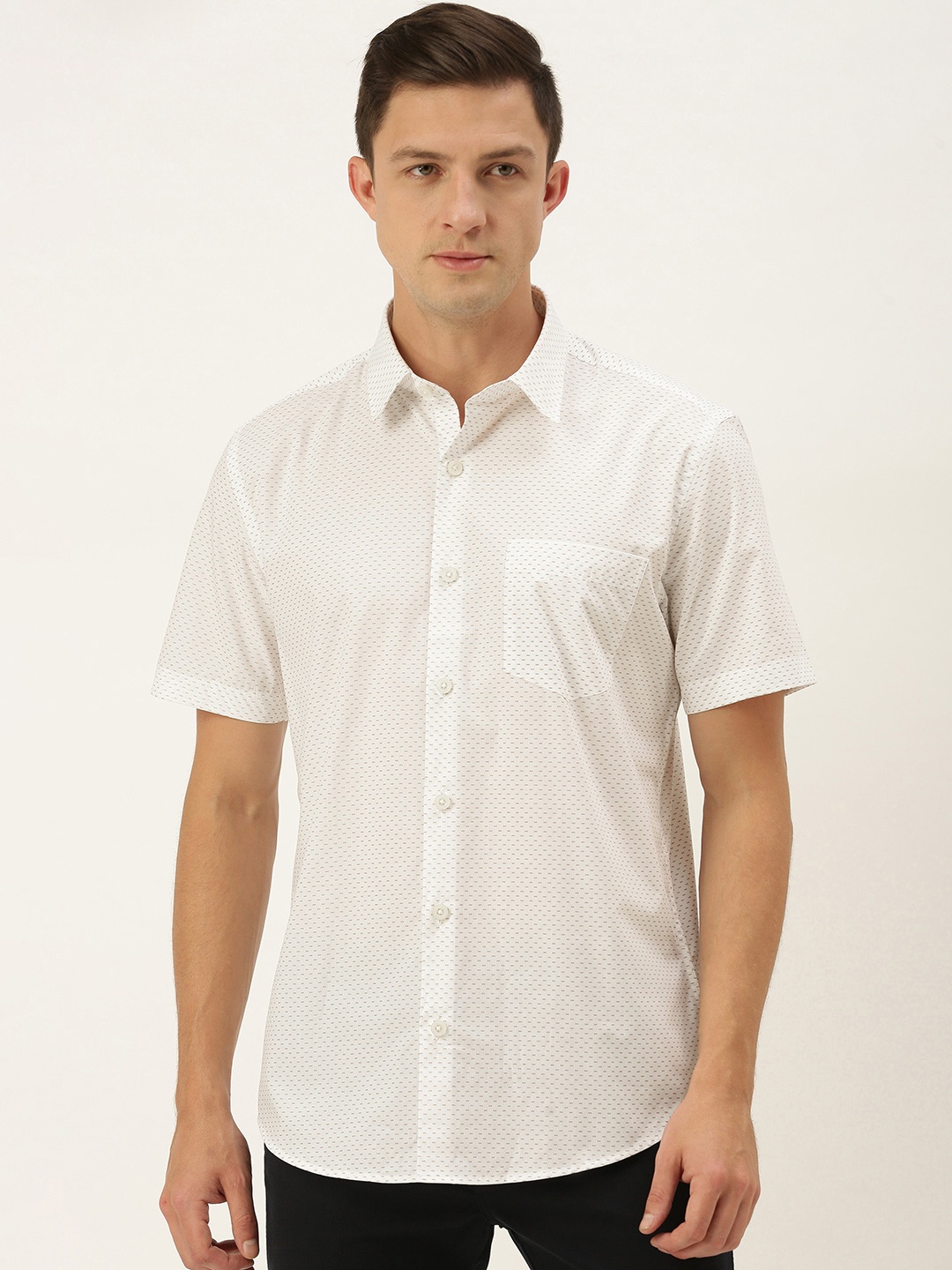 

Burnt Umber Men White & Red Pure Cotton Slim Fit Printed Casual Shirt