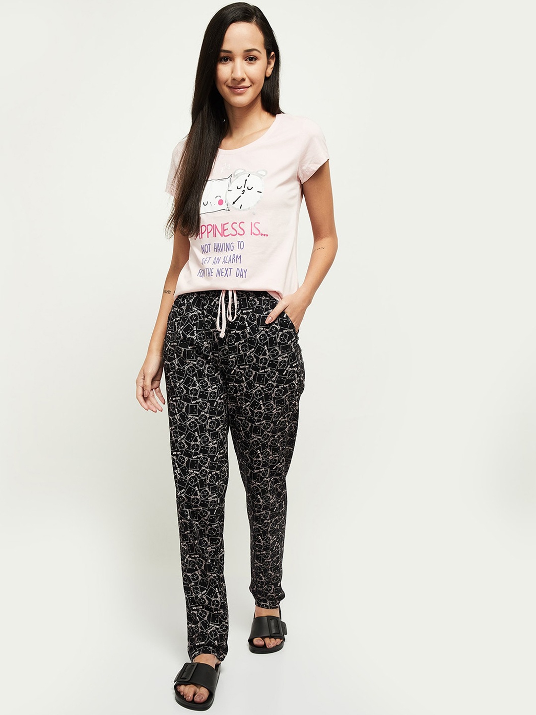 

max Women Peach-Coloured & Black Printed Night suit