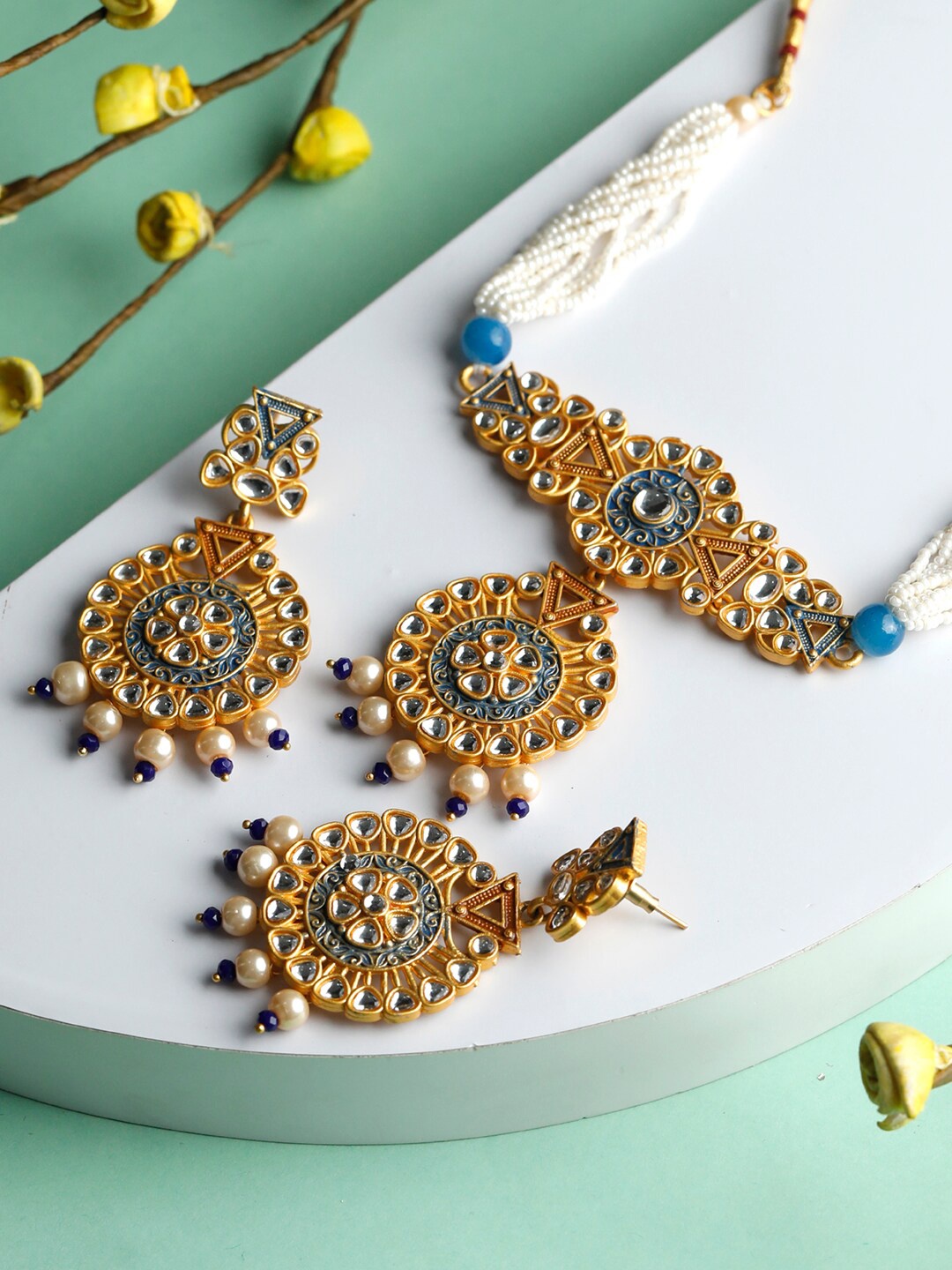 

Priyaasi Gold-Plated White Kundan-Studded & Pearl Beaded Meenakari Jewellery Set
