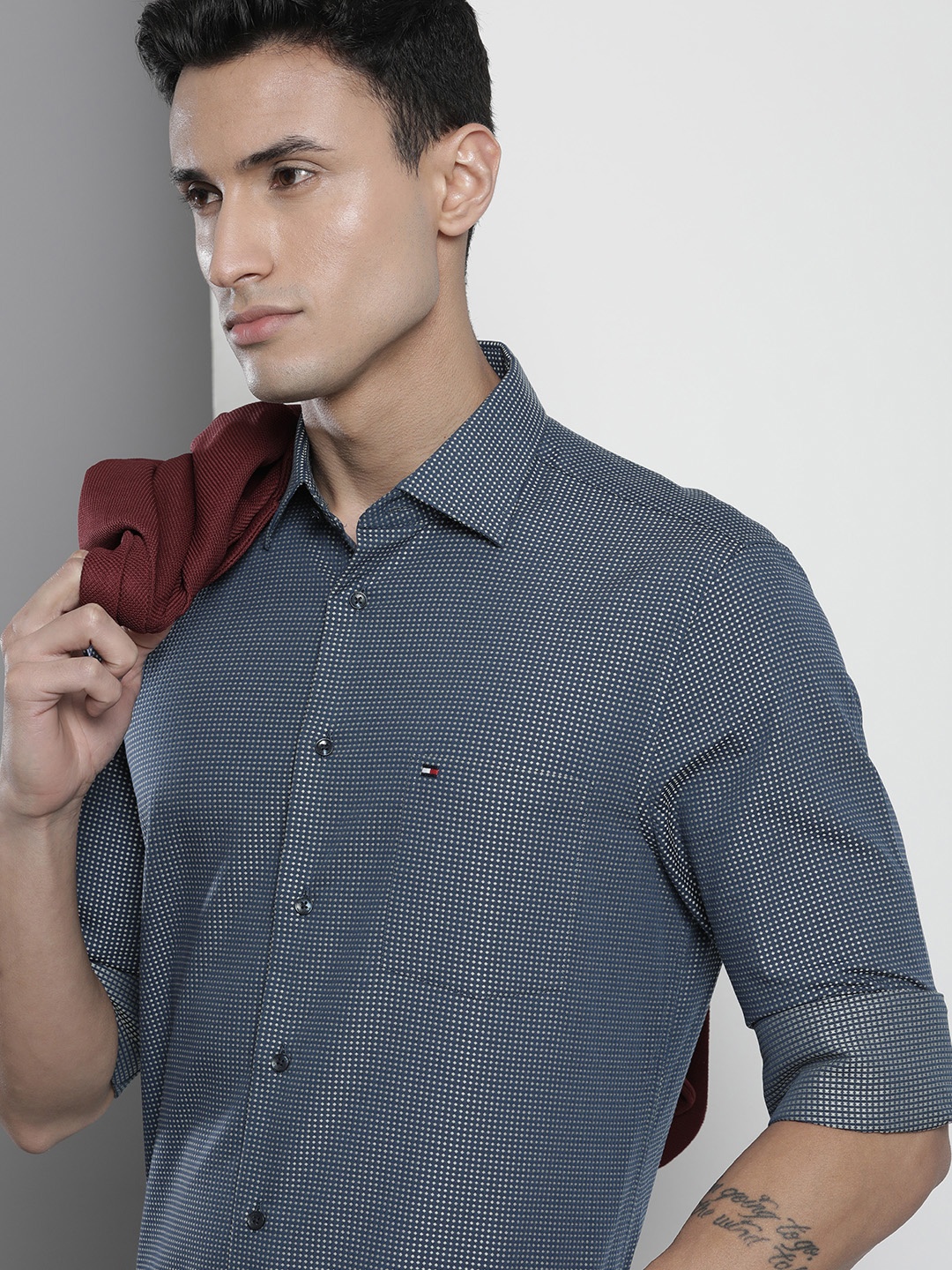 

Tommy Hilfiger Men Micro Ditsy Printed Pure Cotton Smart Casual Shirt, Navy blue