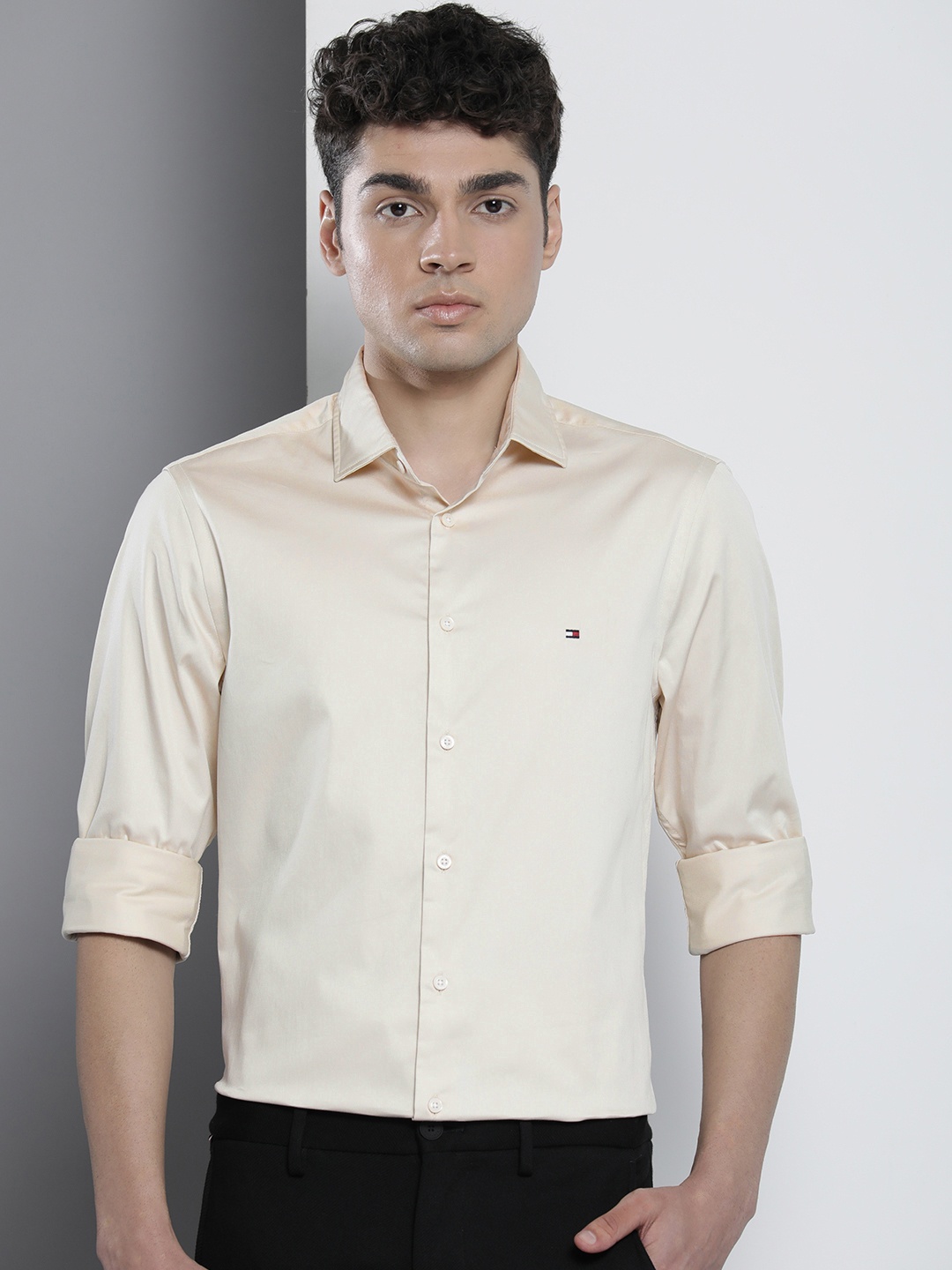 

Tommy Hilfiger Men Beige Solid Slim Fit Casual Shirt