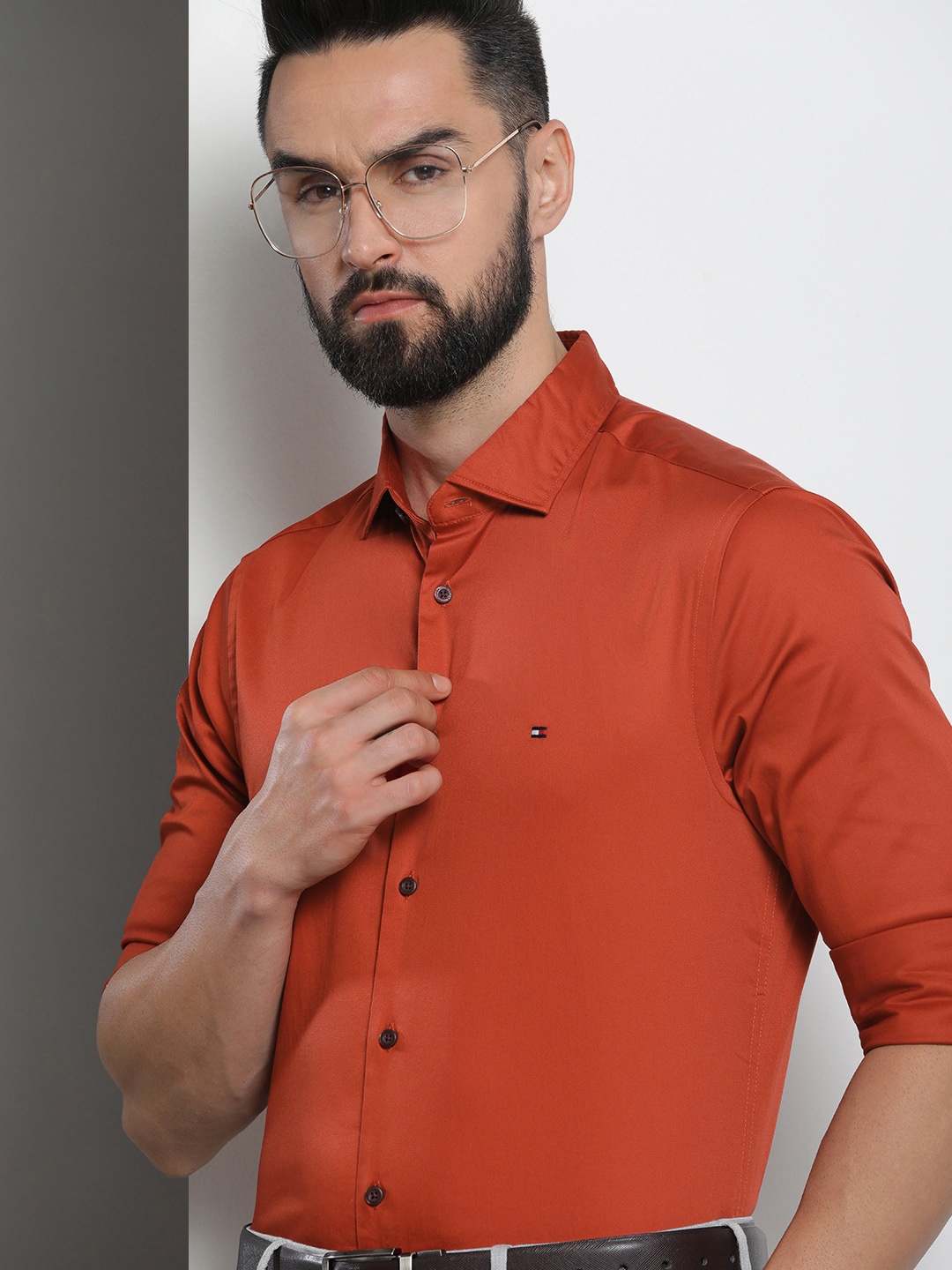 

Tommy Hilfiger Men Solid Slim Fit Formal Shirt, Red