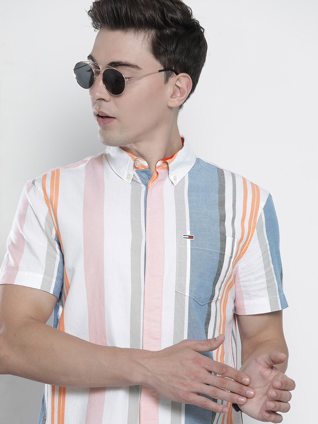 

Tommy Hilfiger Men Multicoloured Classic Fit Striped Casual Shirt, Multi