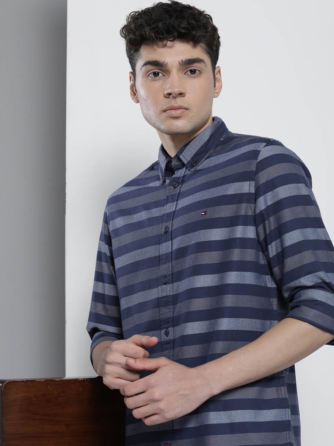 

Tommy Hilfiger Men Blue Slim Fit Horizontal Stripes Opaque Casual Shirt