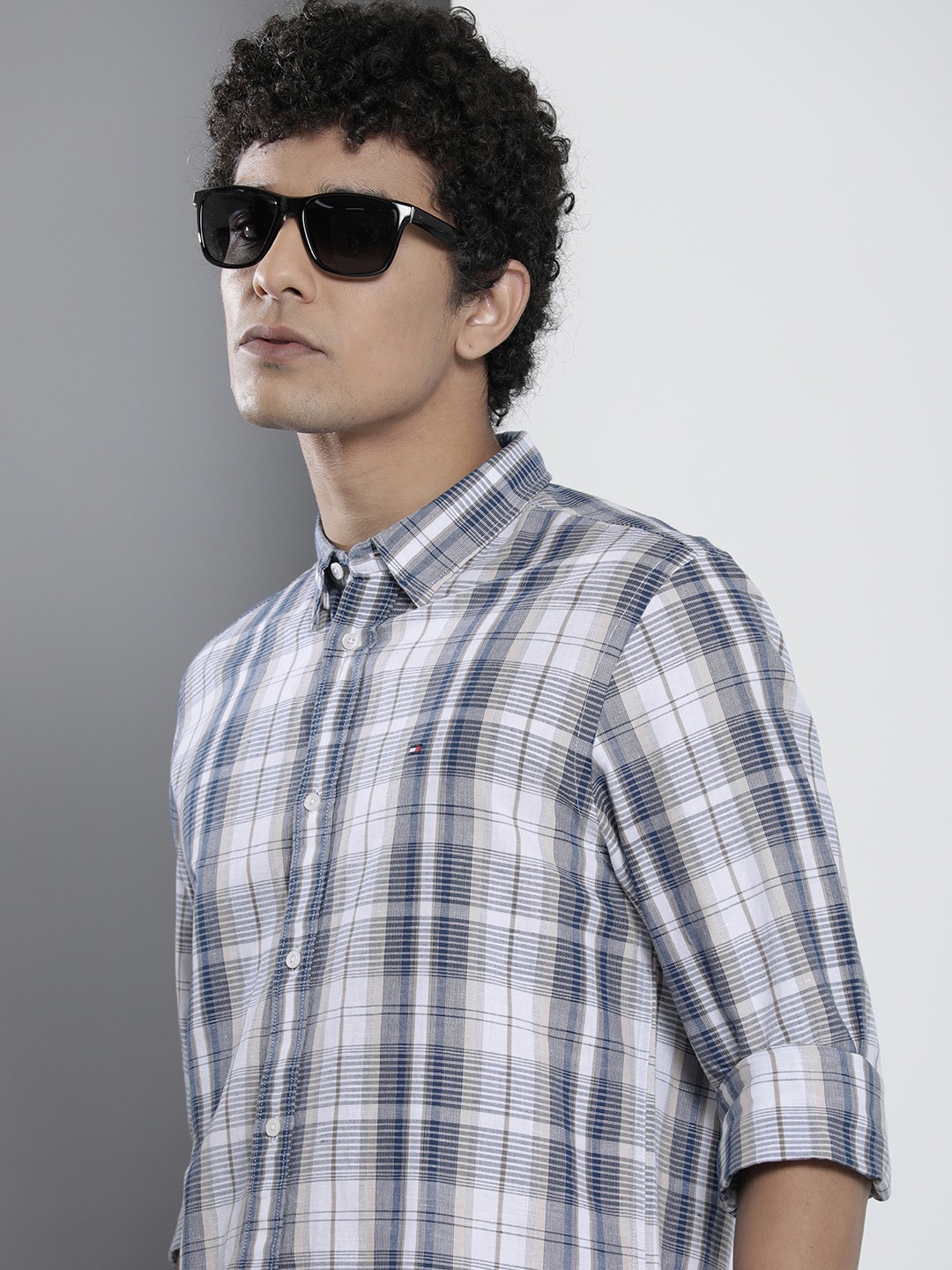 

Tommy Hilfiger Men Beige & Blue Checked Casual Shirt