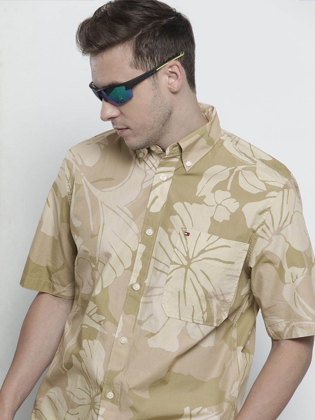 

Tommy Hilfiger Men Beige Tropical Printed Pure Cotton Casual Shirt