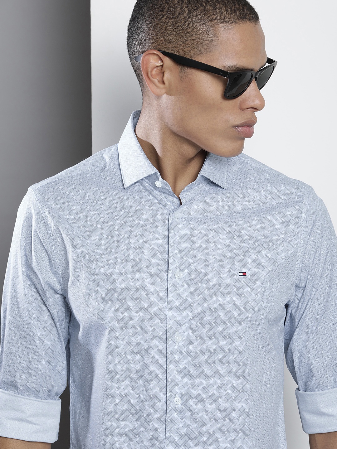 

Tommy Hilfiger Men Blue & White Slim Fit Printed Casual Shirt