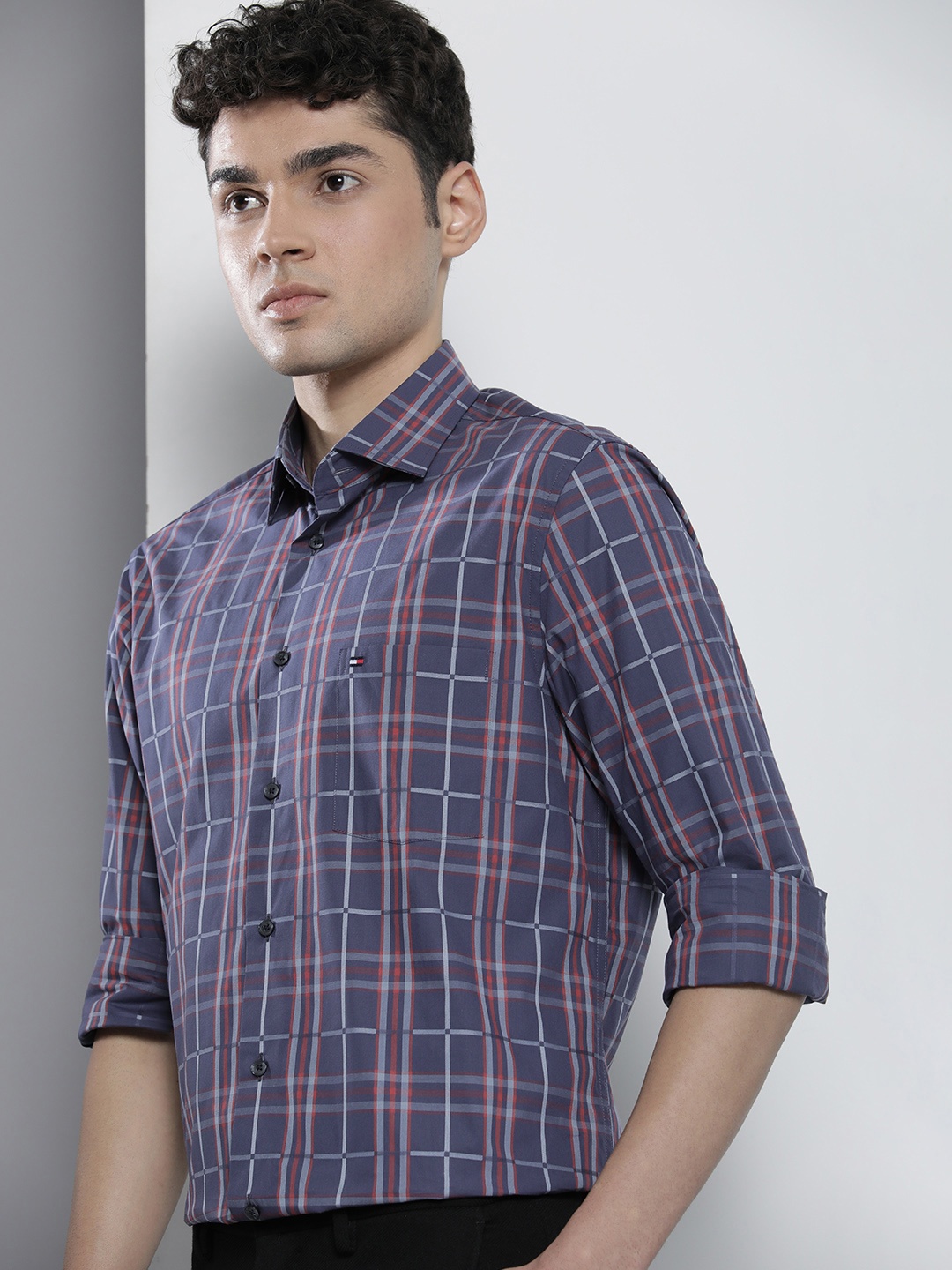 

Tommy Hilfiger Men Purple & Red Checked Pure Cotton Tailored Semiformal Shirt