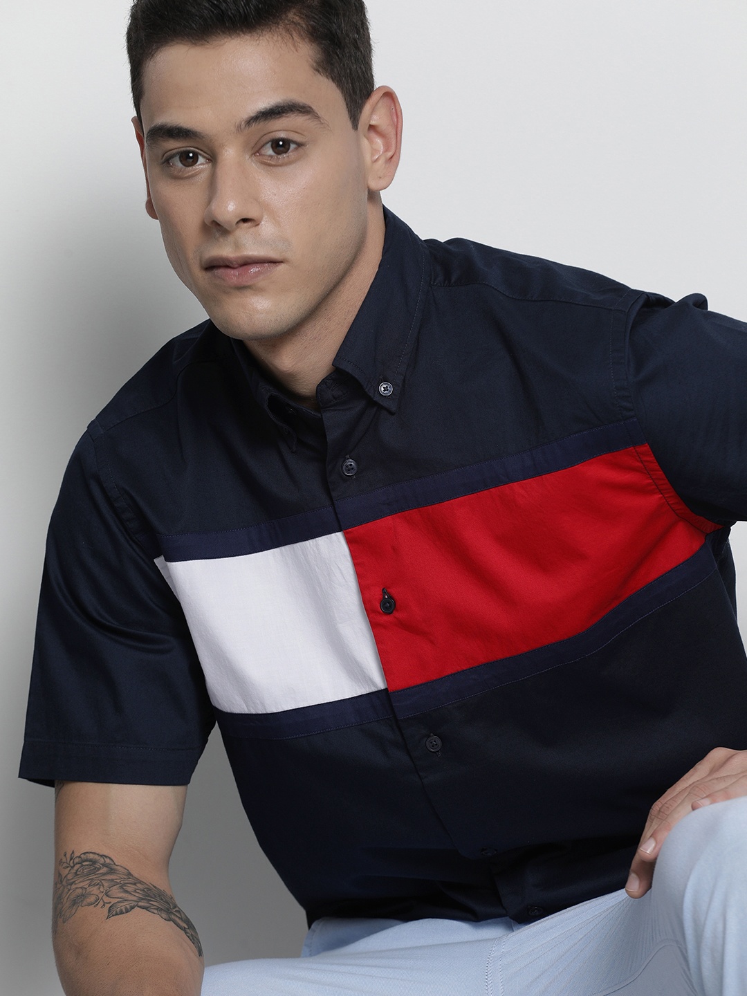 

Tommy Hilfiger Men Navy Blue & Red Colourblocked Regular Fit Casual Shirt