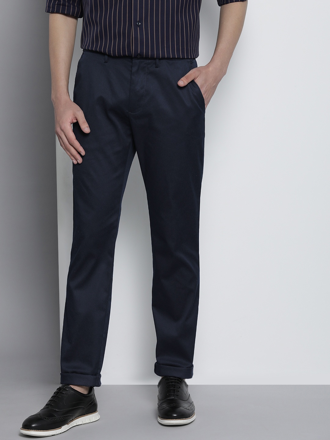 

Tommy Hilfiger Men Navy Blue Solid Bleecker Slim Fit Mid-Rise Plain Flat-Front Chinos