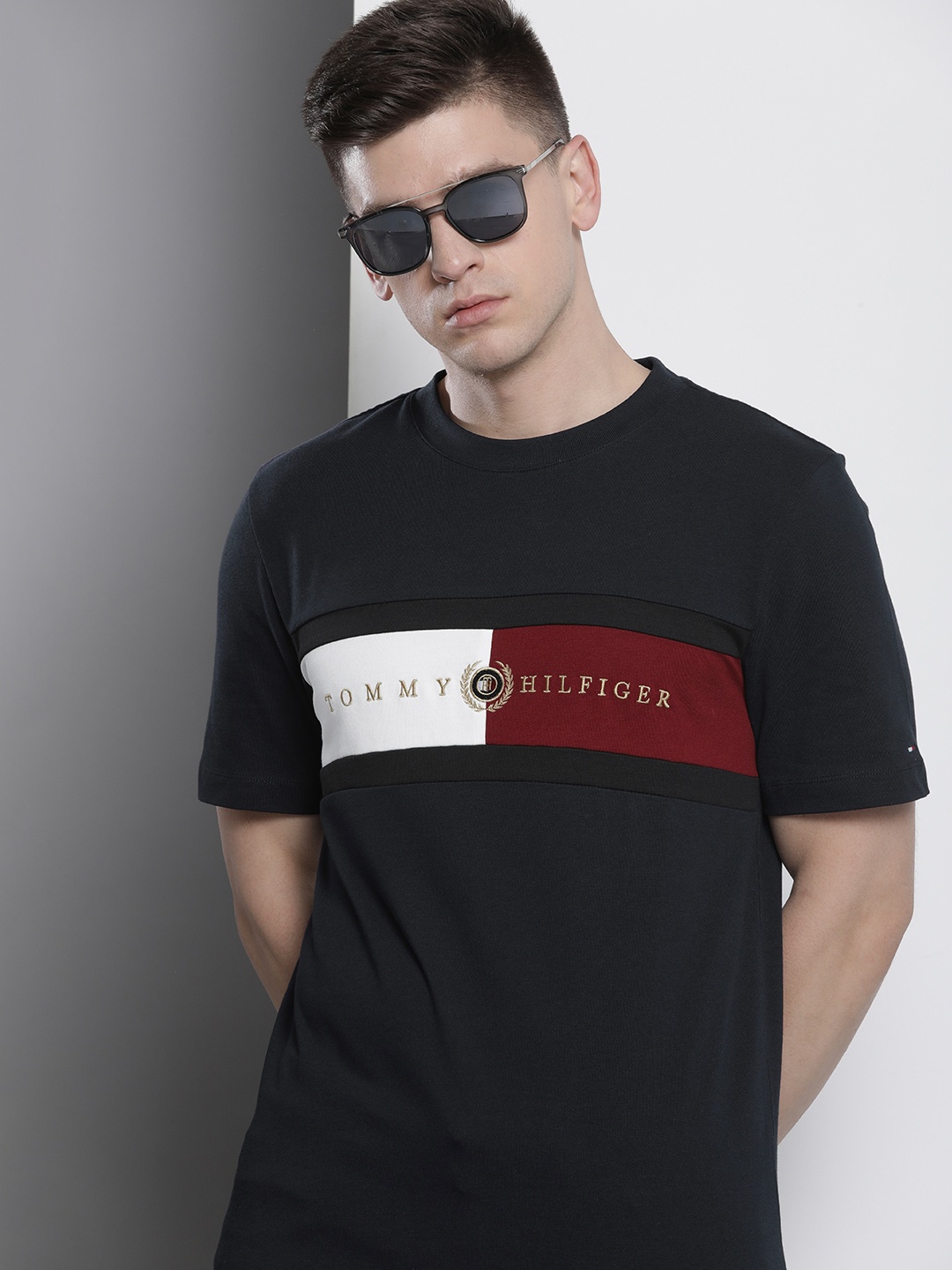 

Tommy Hilfiger Men Navy Blue & White Colourblocked Pure Cotton T-shirt