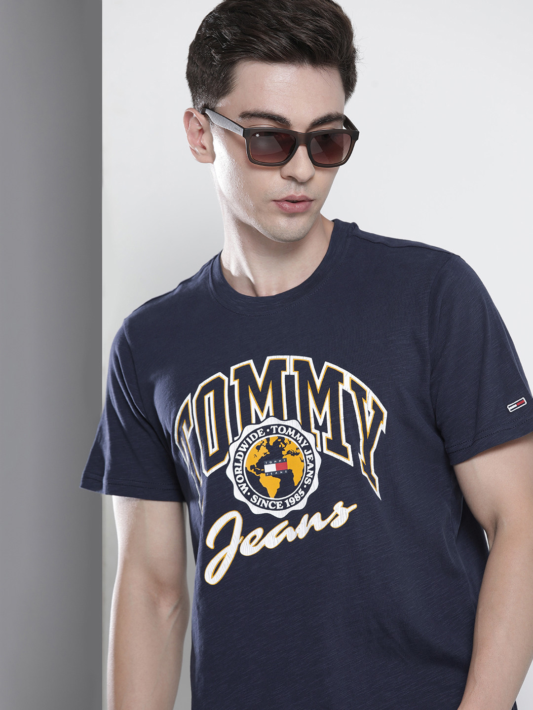 

Tommy Hilfiger Men Navy Blue & Yellow Brand Logo Printed Pure Organic Cotton T-shirt