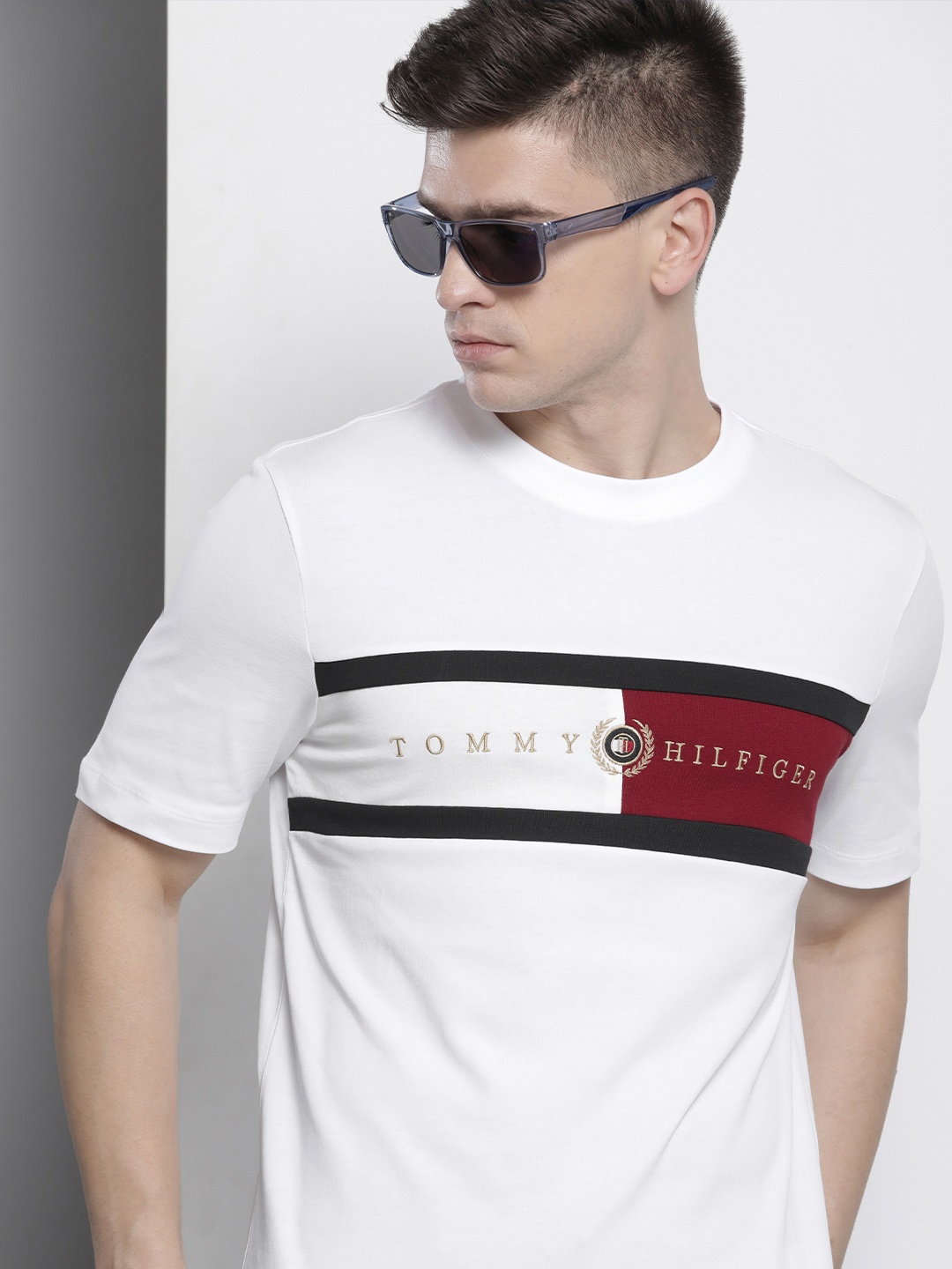 

Tommy Hilfiger Men White Brand Logo Printed Organic Cotton T-shirt