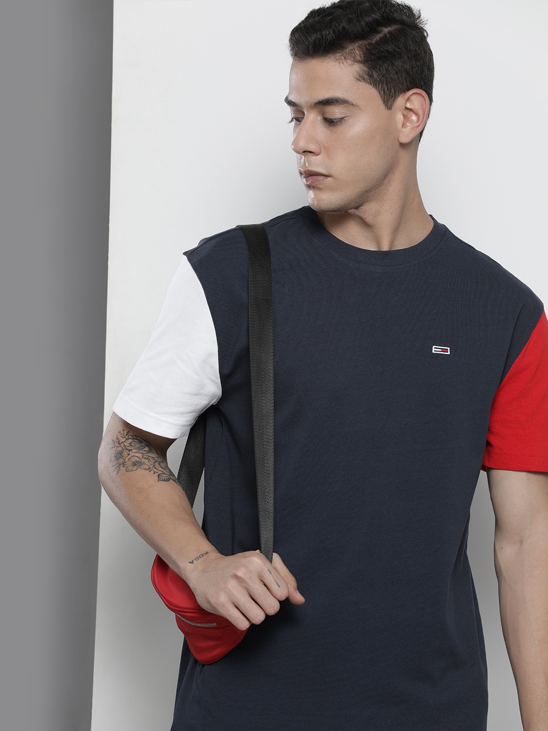 

Tommy Hilfiger Men Navy Blue & White Solid Brand Logo Embroidered Organic Cotton T-shirt