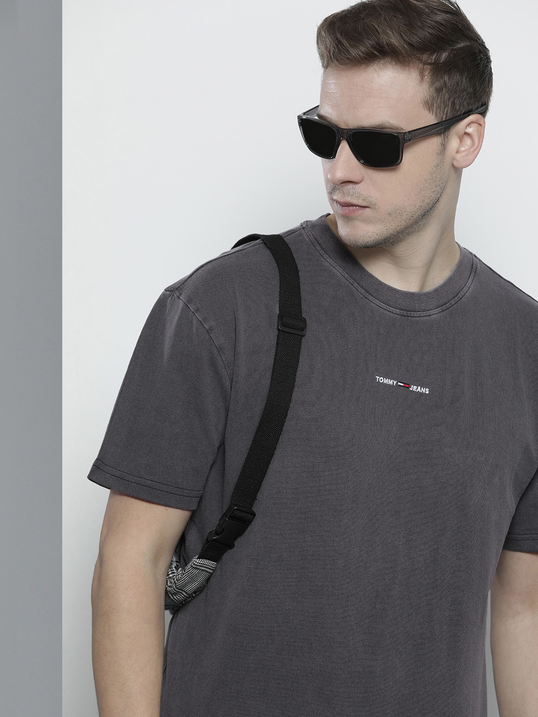 

Tommy Hilfiger Men Grey Brand Logo Printed Organic Cotton T-shirt