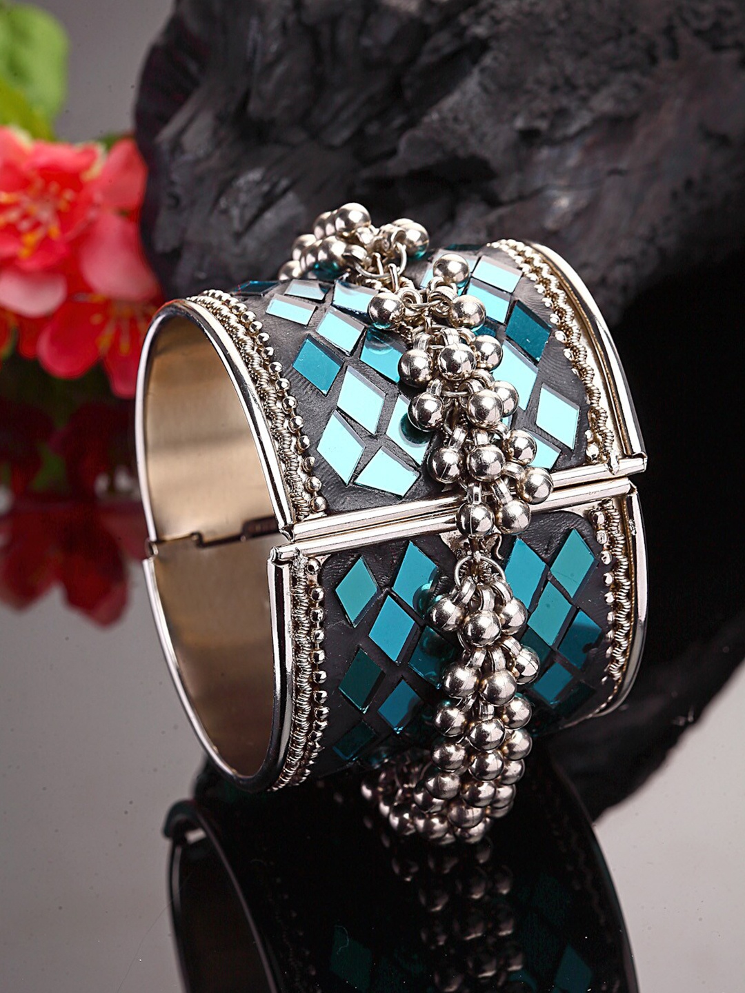 

Moedbuille Women Silver-Toned & Blue Brass Crystals Mirror Silver-Plated Cuff Bracelet