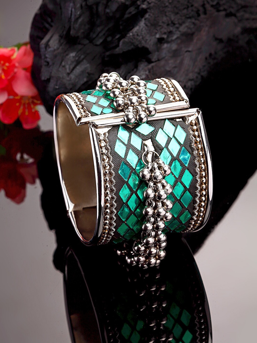 

Moedbuille Women Green Mirrors & Ghungru Studded Oxidised Silver Plated Bracelet