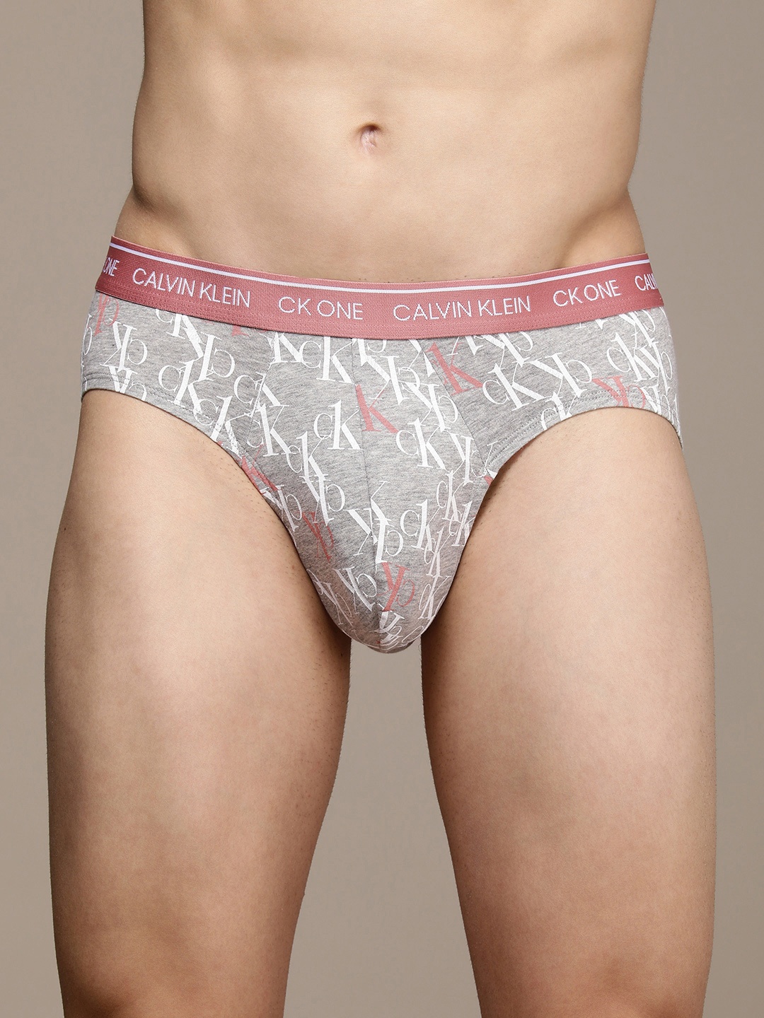 

Calvin Klein Underwear Men Grey Printed Briefs NB22131BT