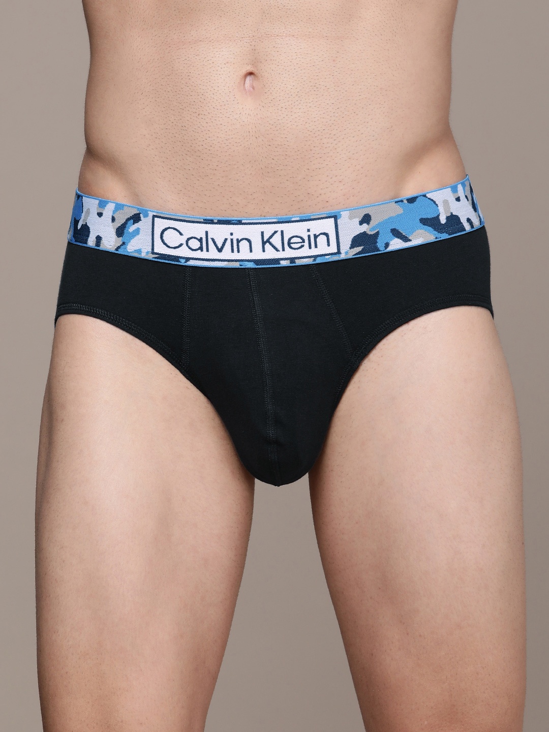 

Calvin Klein Underwear Men Black Solid Briefs- NB31390YB