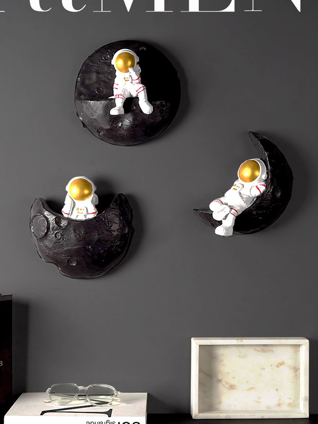 

THE ARTMENT Set of 3 Astronaut Landing On Moon Wall Decor, Black