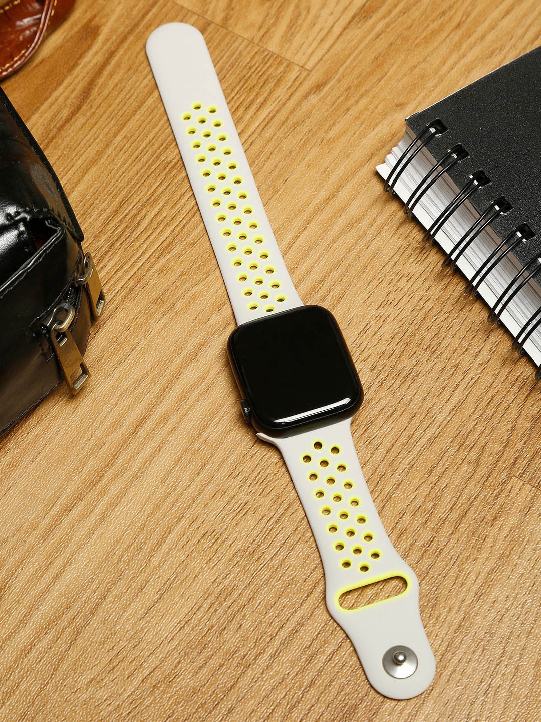 

MUTAQINOTI White Sports Silicone Strap