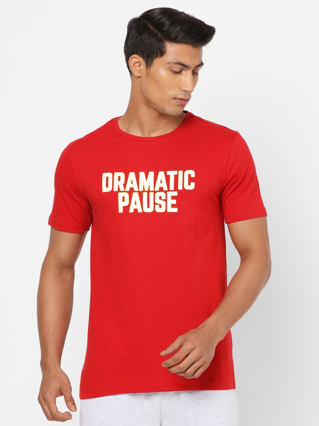 

Ajile by Pantaloons Men Red Typography Printed Slim Fit T-shirt