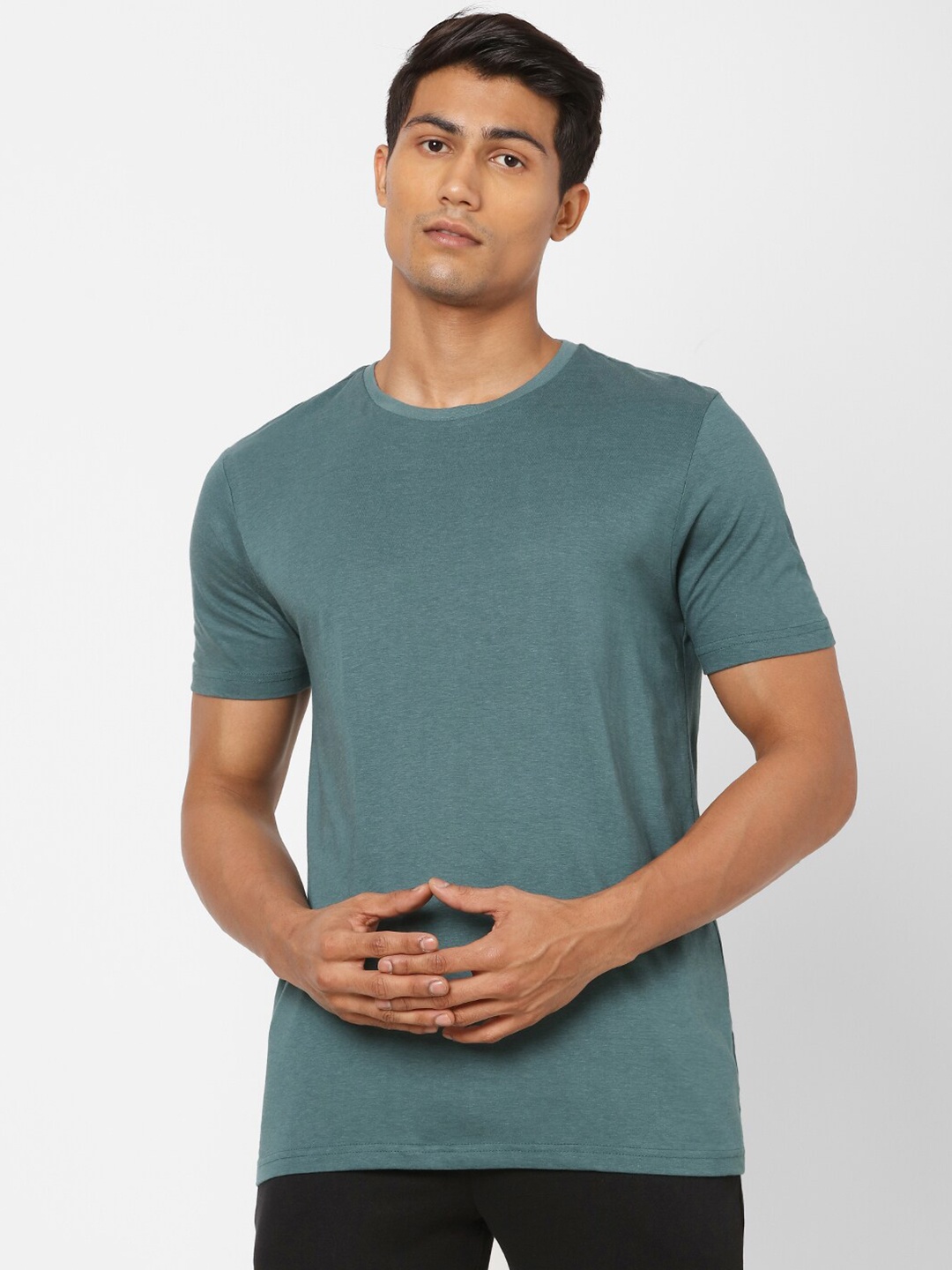 

Ajile by Pantaloons Men Green Slim Fit T-shirt