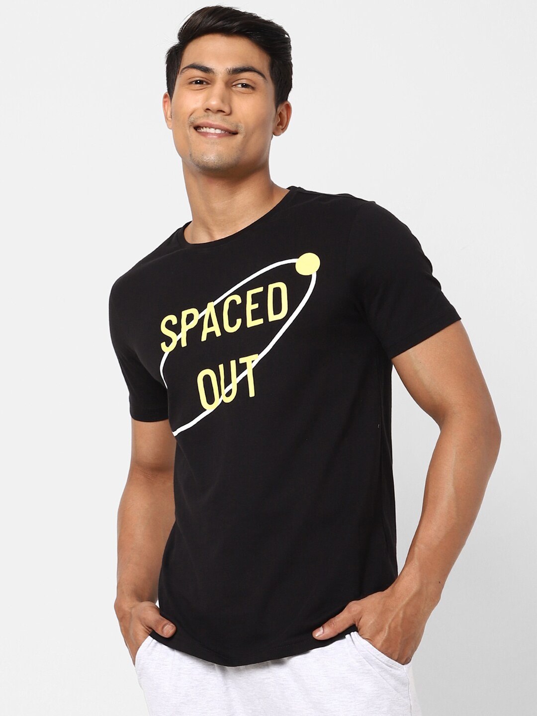 

Ajile by Pantaloons Men Black & Yellow Typography Slim Fit Pure Cotton Lounge T-shirt