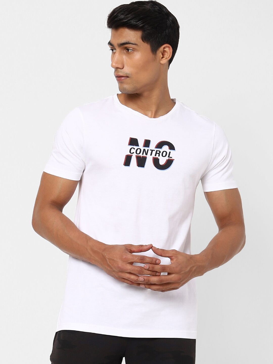 

Ajile by Pantaloons Men White Typography Printed Slim Fit T-shirt