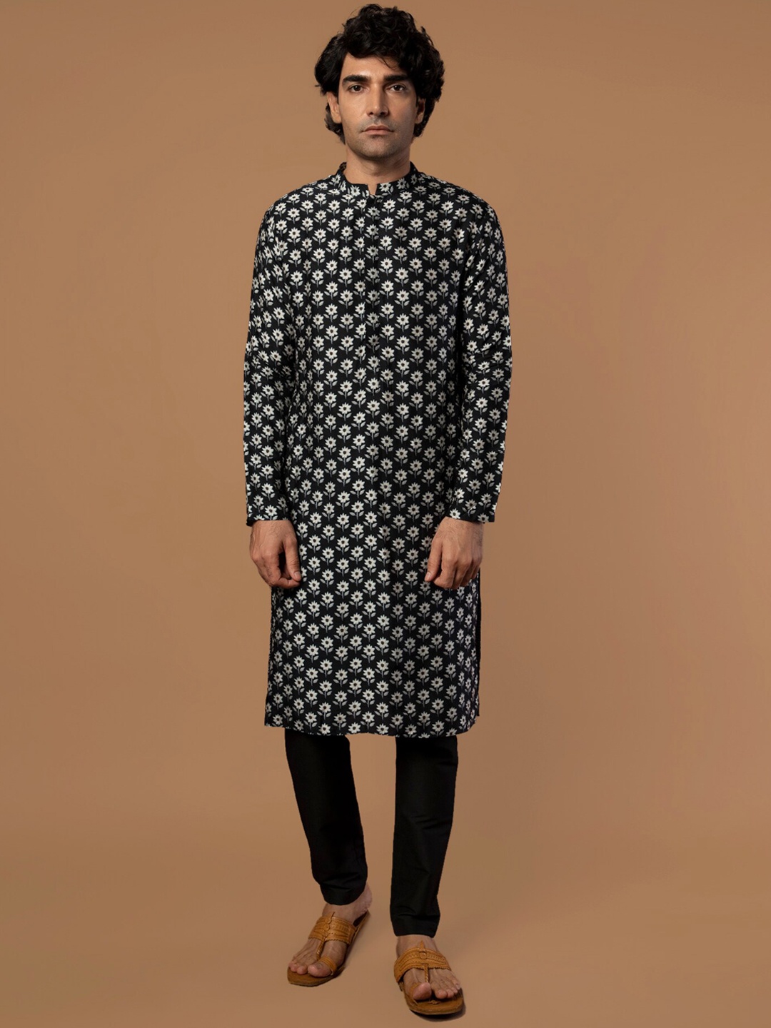 

Masaba Men Black Geometric Printed Raw Silk Raw Silk Kurta