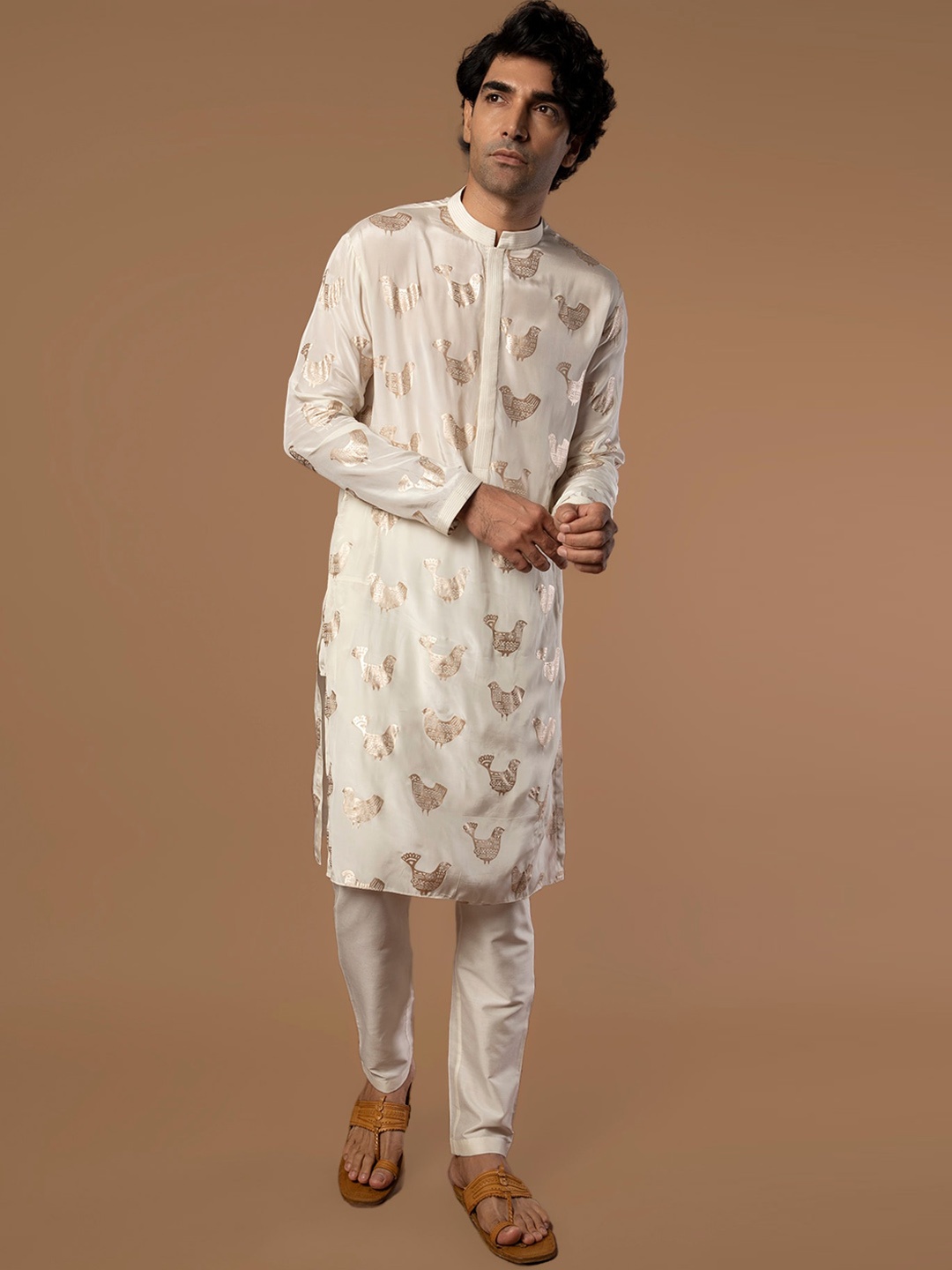

Masaba Men Off-White & Gold-Coloured Ethnic Motifs Printed Straight Kurta