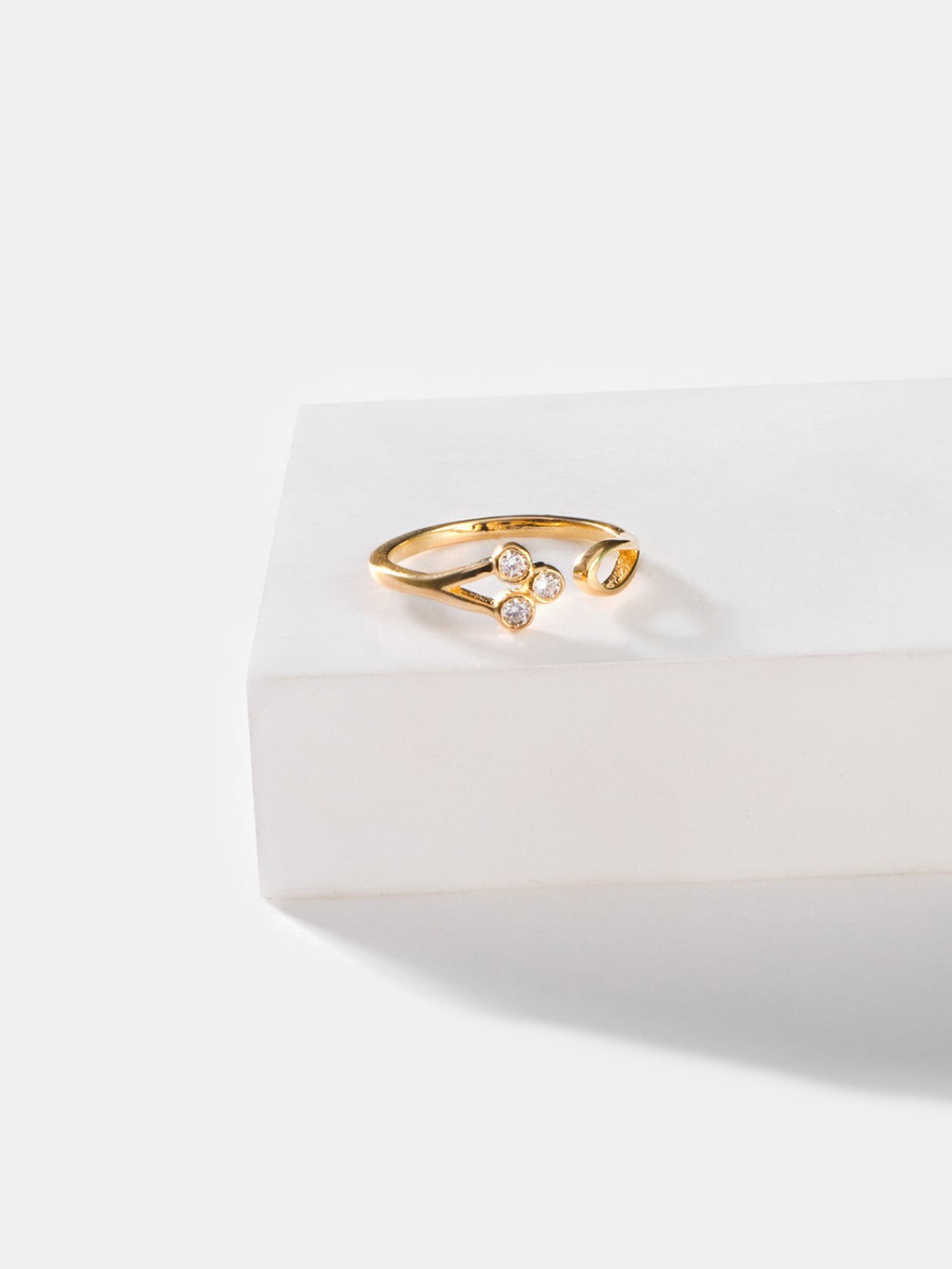 

SHAYA 925 Sterling Silver Gold-Plated White CZ-Studded Adjustable Finger Ring