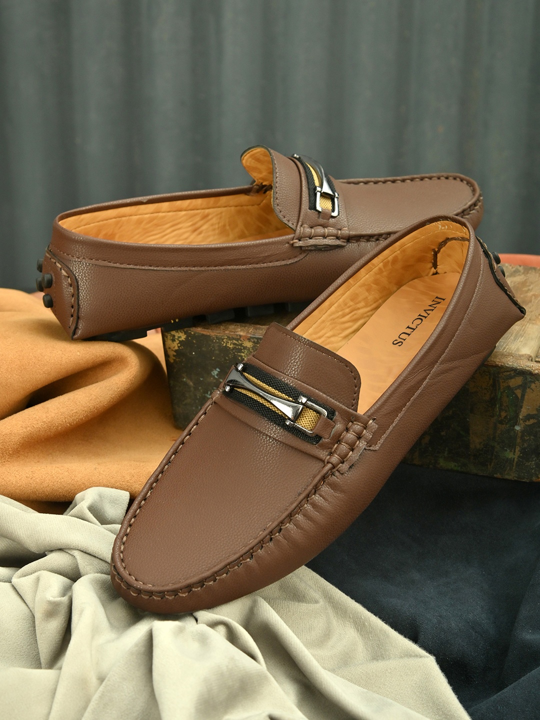 

INVICTUS Men Brown Loafers