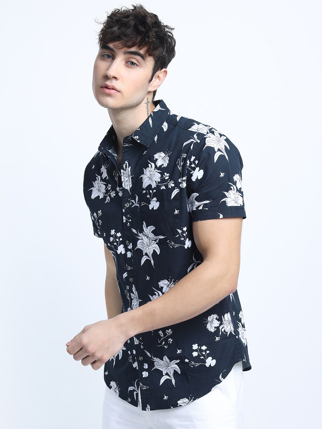 

LOCOMOTIVE Men Black Slim Fit Floral Printed Casual Shirt