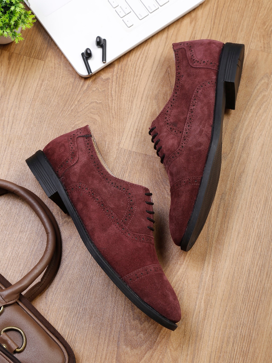 

MONKS & KNIGHTS Men Maroon Textured Suede Brogues