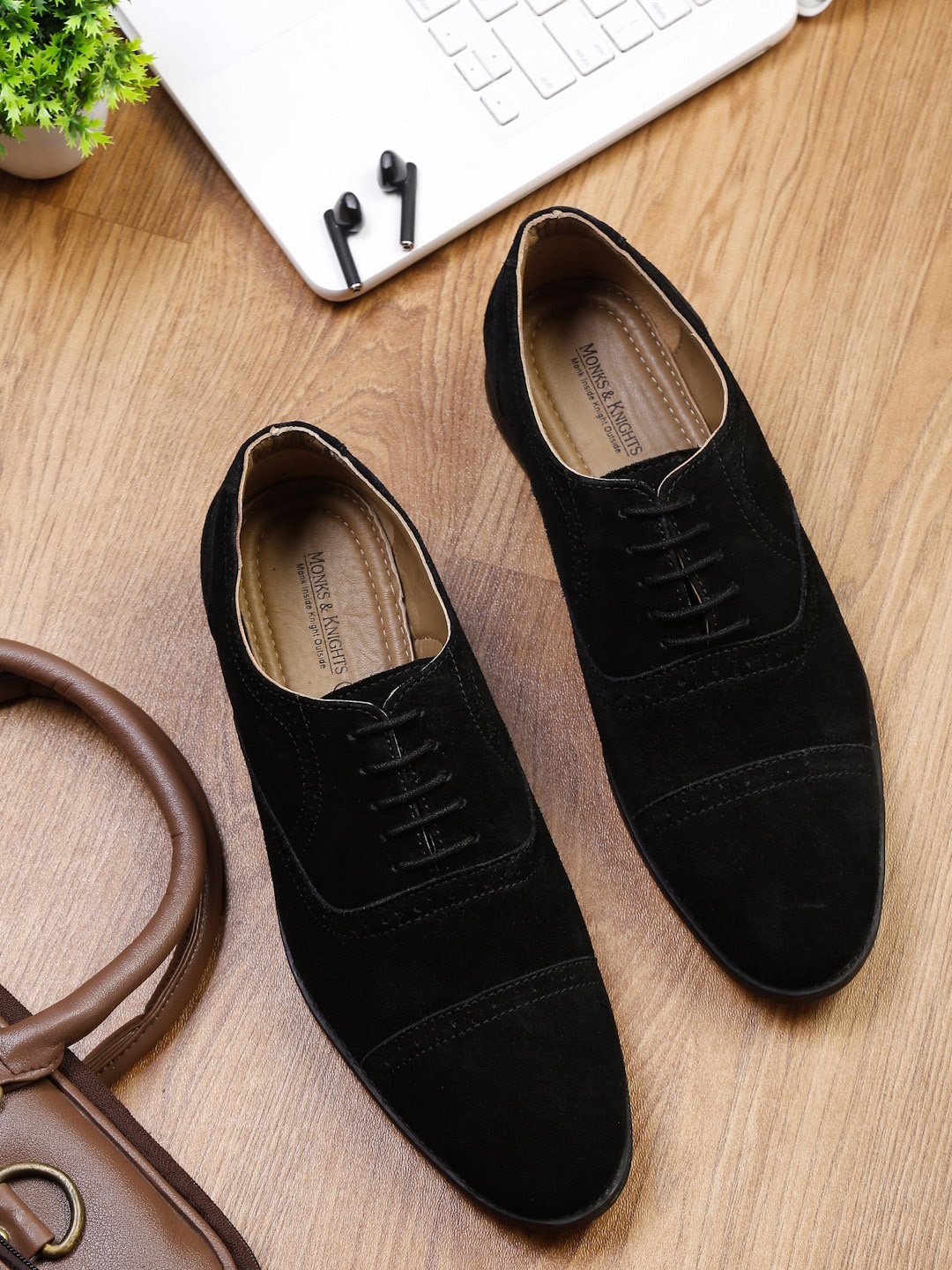 

MONKS & KNIGHTS Men Black Solid Suede Oxfords