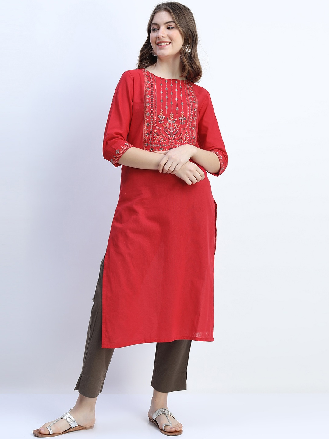 

Vishudh Women Red Floral Embroidered Thread Work Kurta