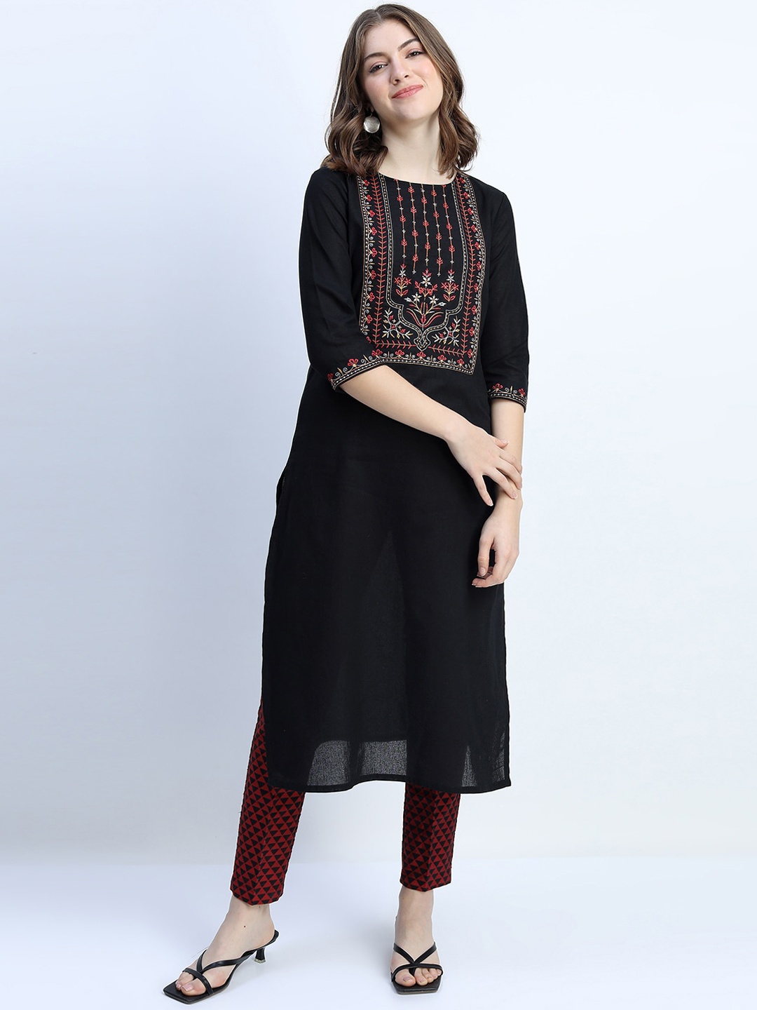 

Vishudh Women Black & Red Embroidered Yoke Design Cotton Straight Kurta