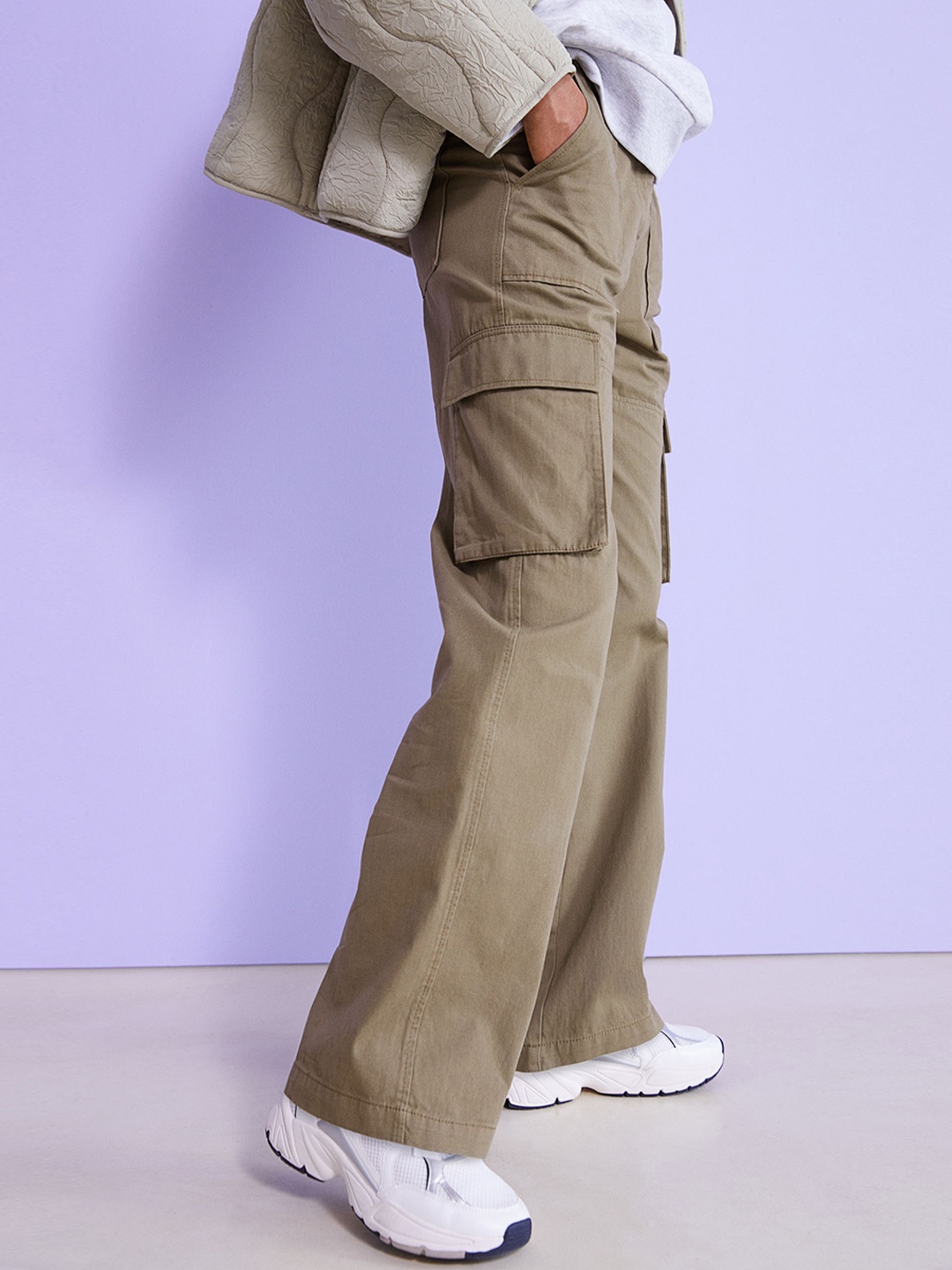 

H&M Women Green Solid Straight Cargo Trousers