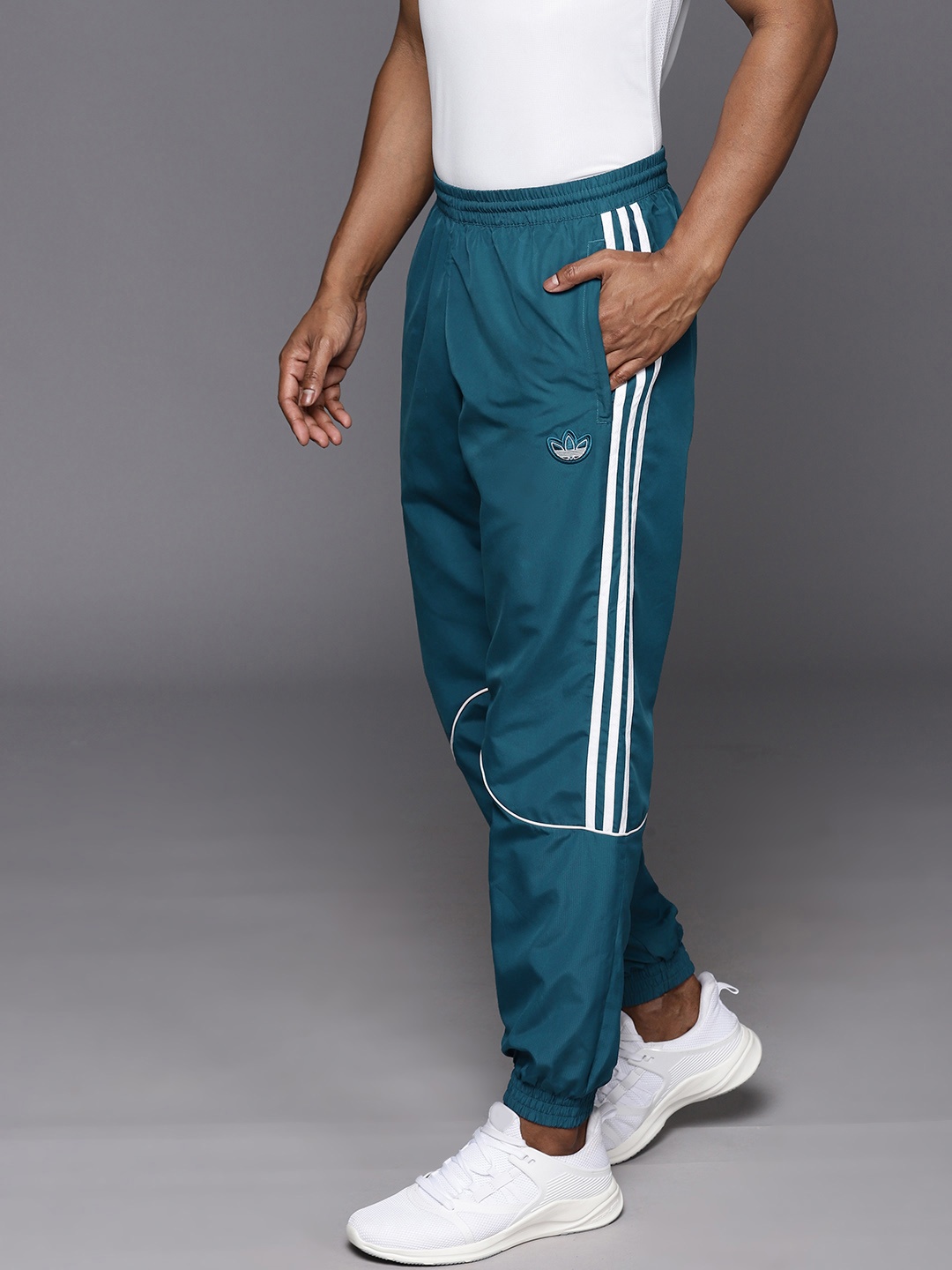 

ADIDAS Originals Men Oztradamus Solid Joggers, Teal