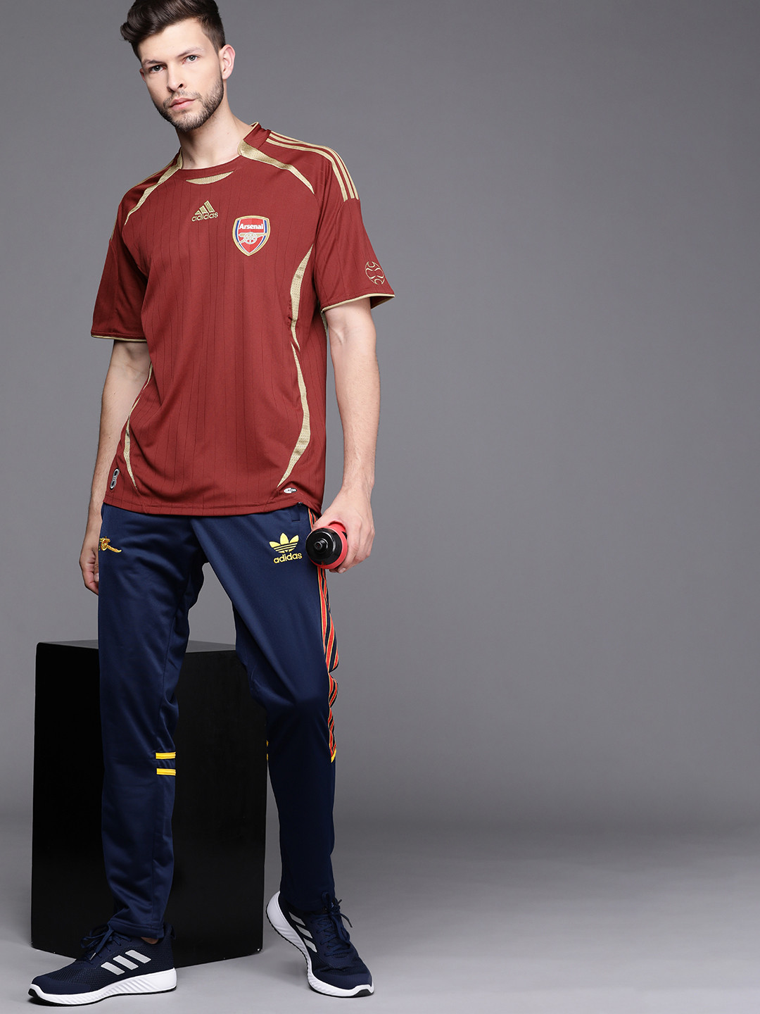 

ADIDAS Men Maroon & Golden Brand Logo Embroidered Arsenal Teamgeist Sustainable Football Jersey