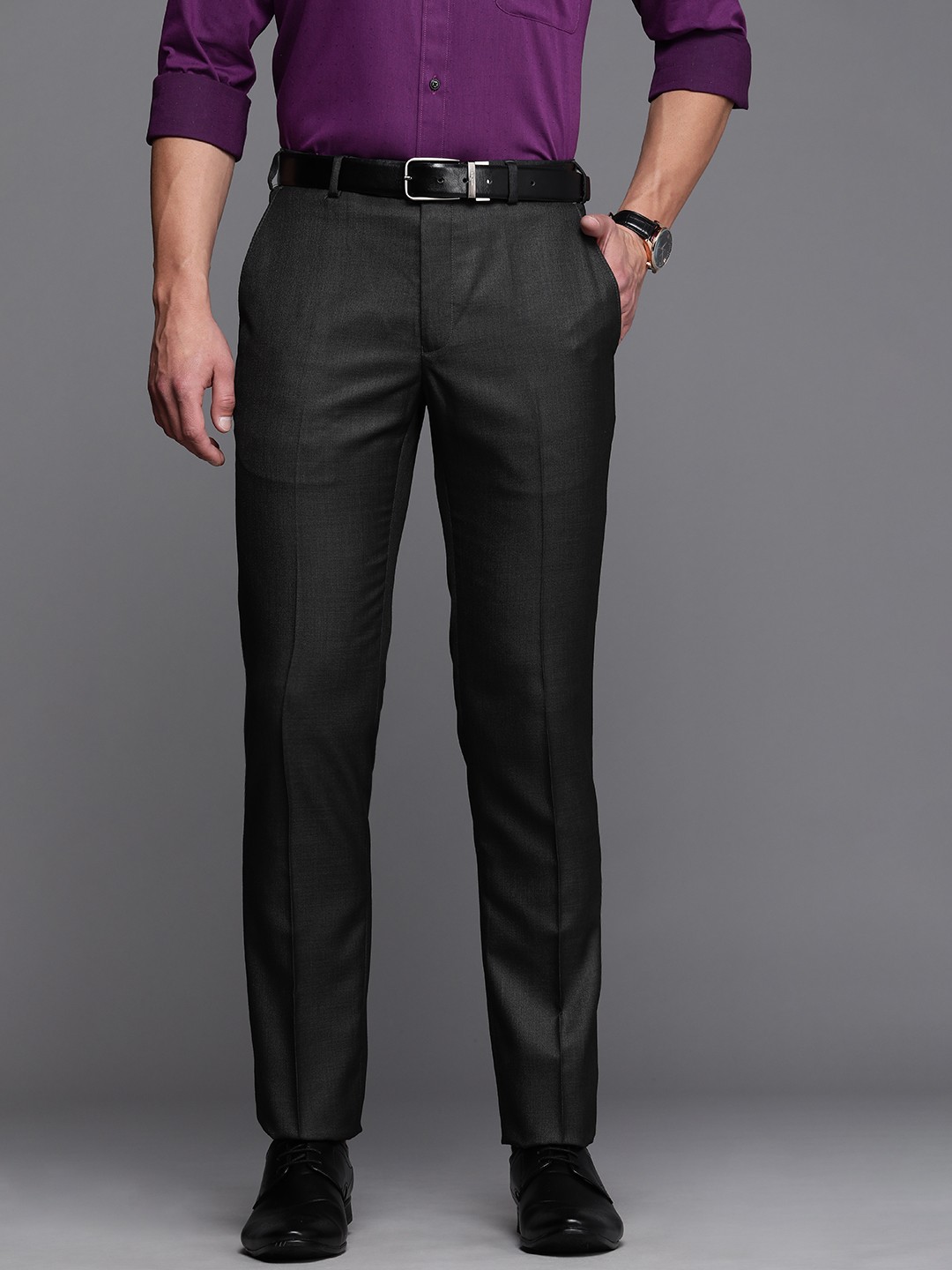 

Raymond Men Charcoal Grey Solid Slim Fit Mid-Rise Plain Woven Flat-Front Formal Trousers